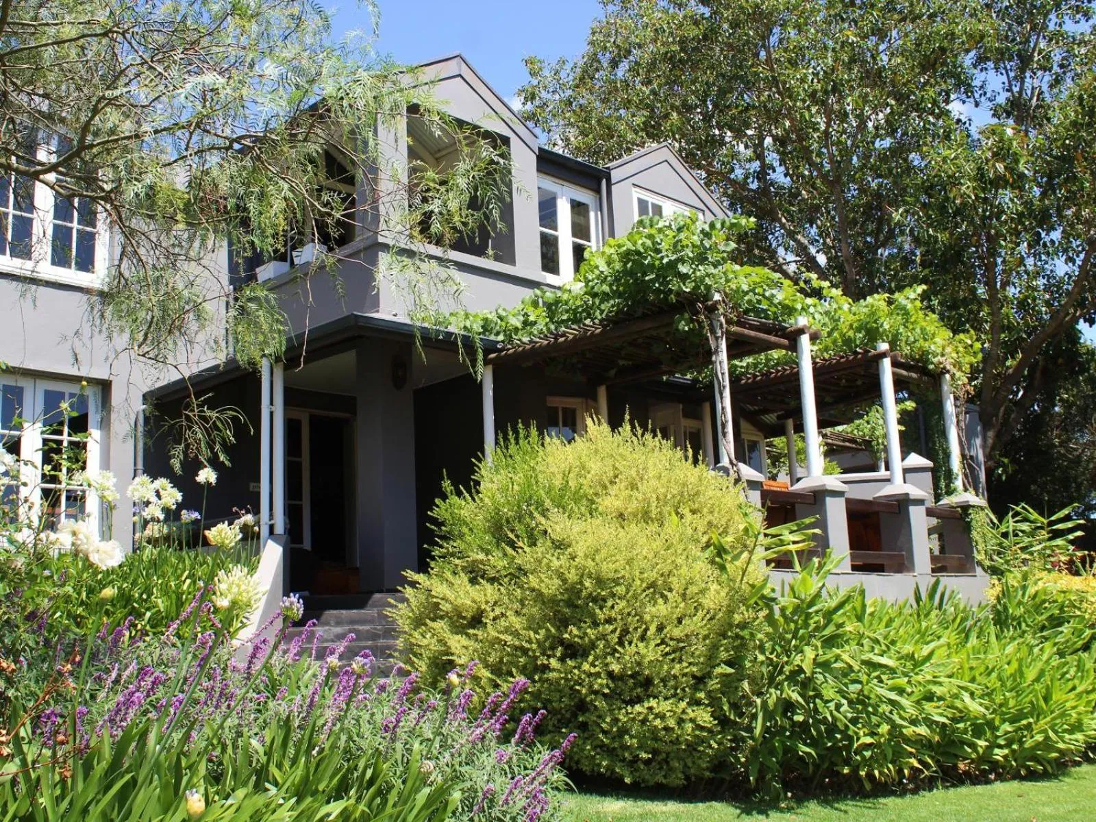 Property building in Arumvale Country Retreat