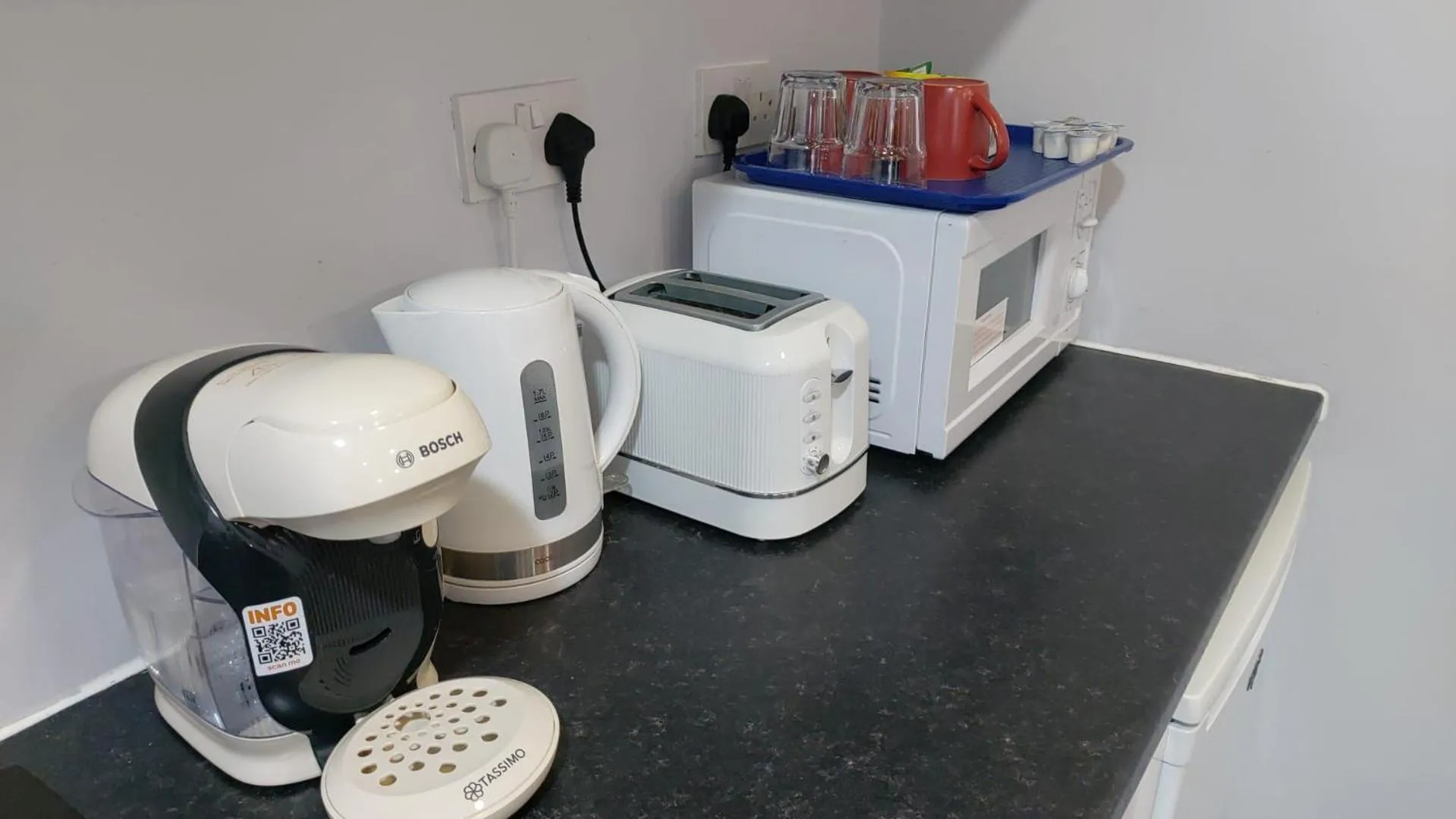Coffee/tea facilities in Wellesley Hotel