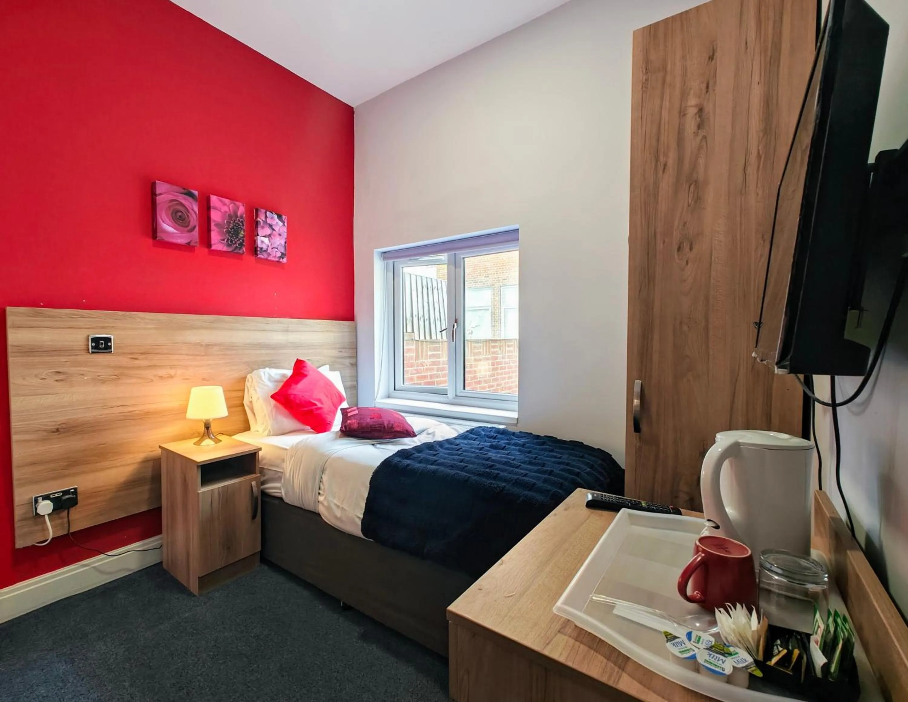 Bedroom, Bed in Wellesley Hotel