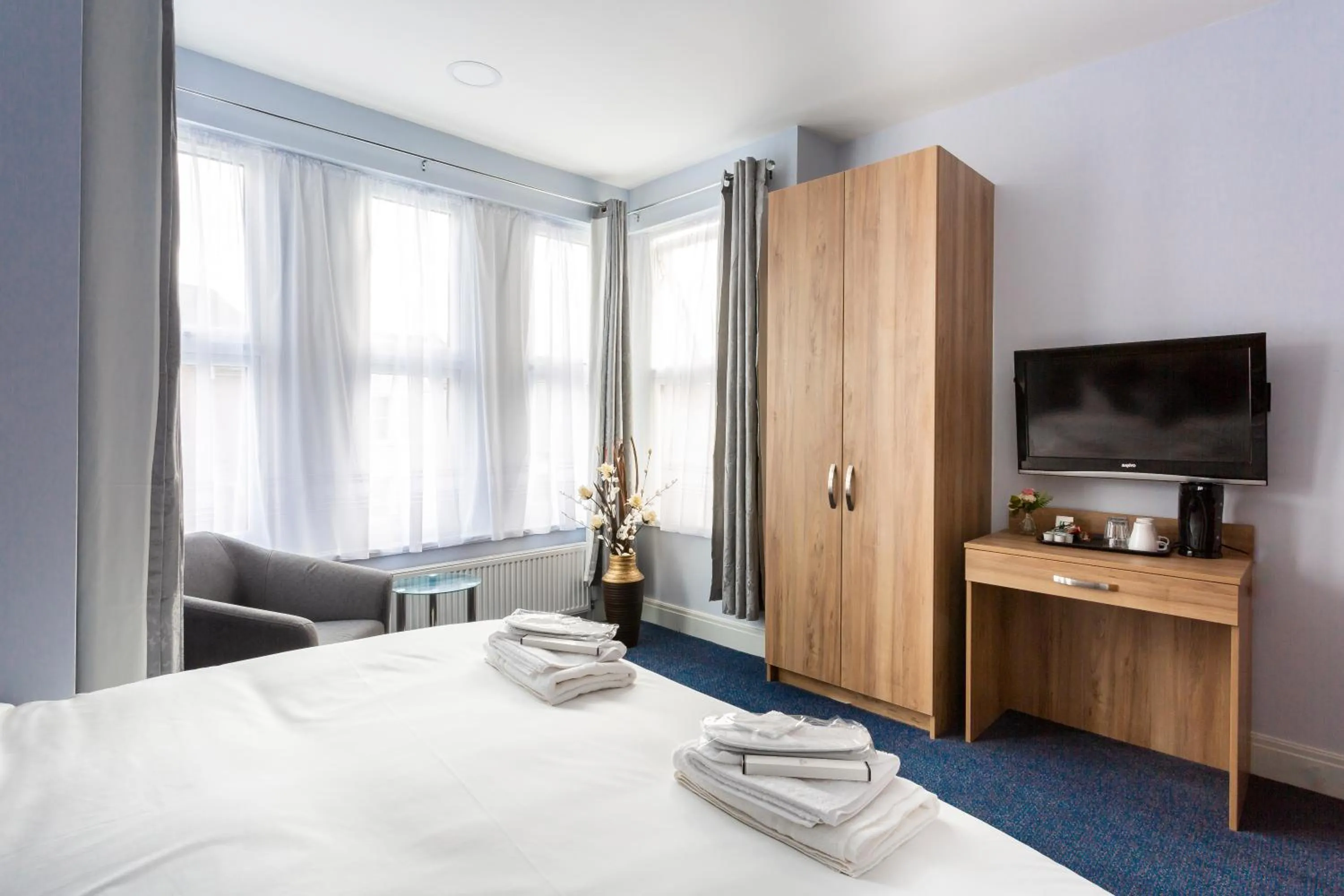 Bed in Wellesley Hotel