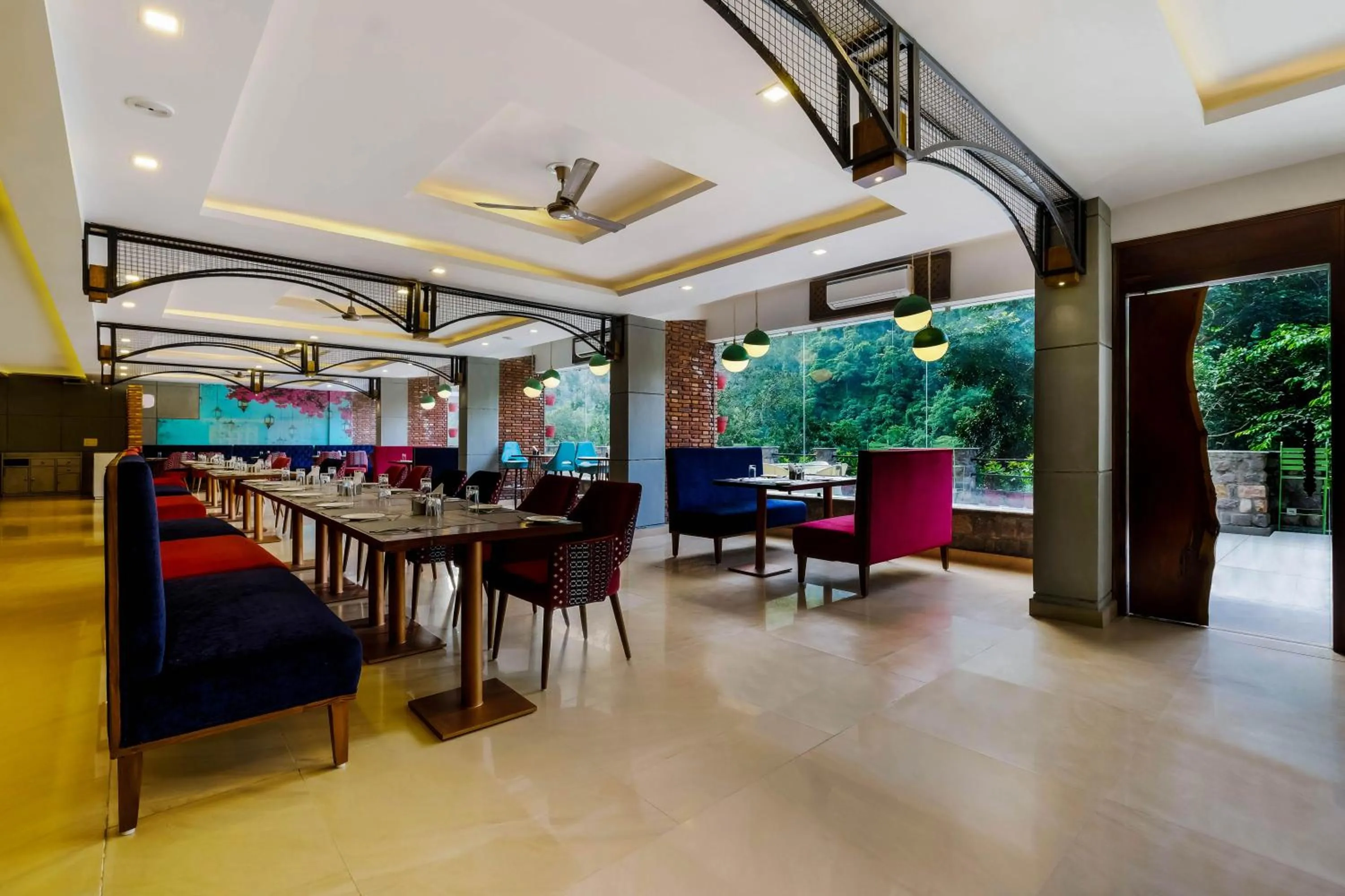 Restaurant/places to eat in Summit By The Ganges Beach Resort & Spa