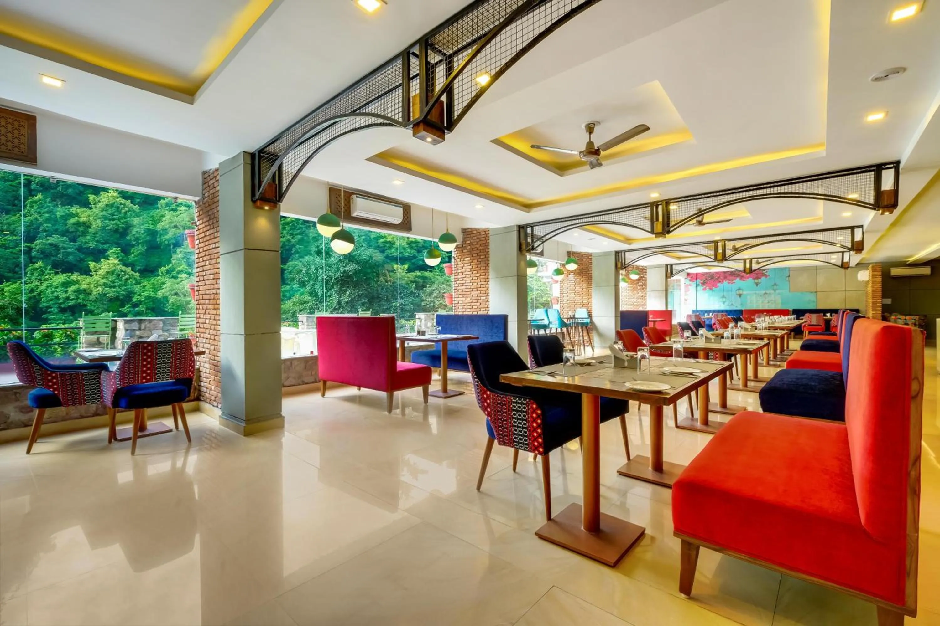 Restaurant/places to eat in Summit By The Ganges Beach Resort & Spa