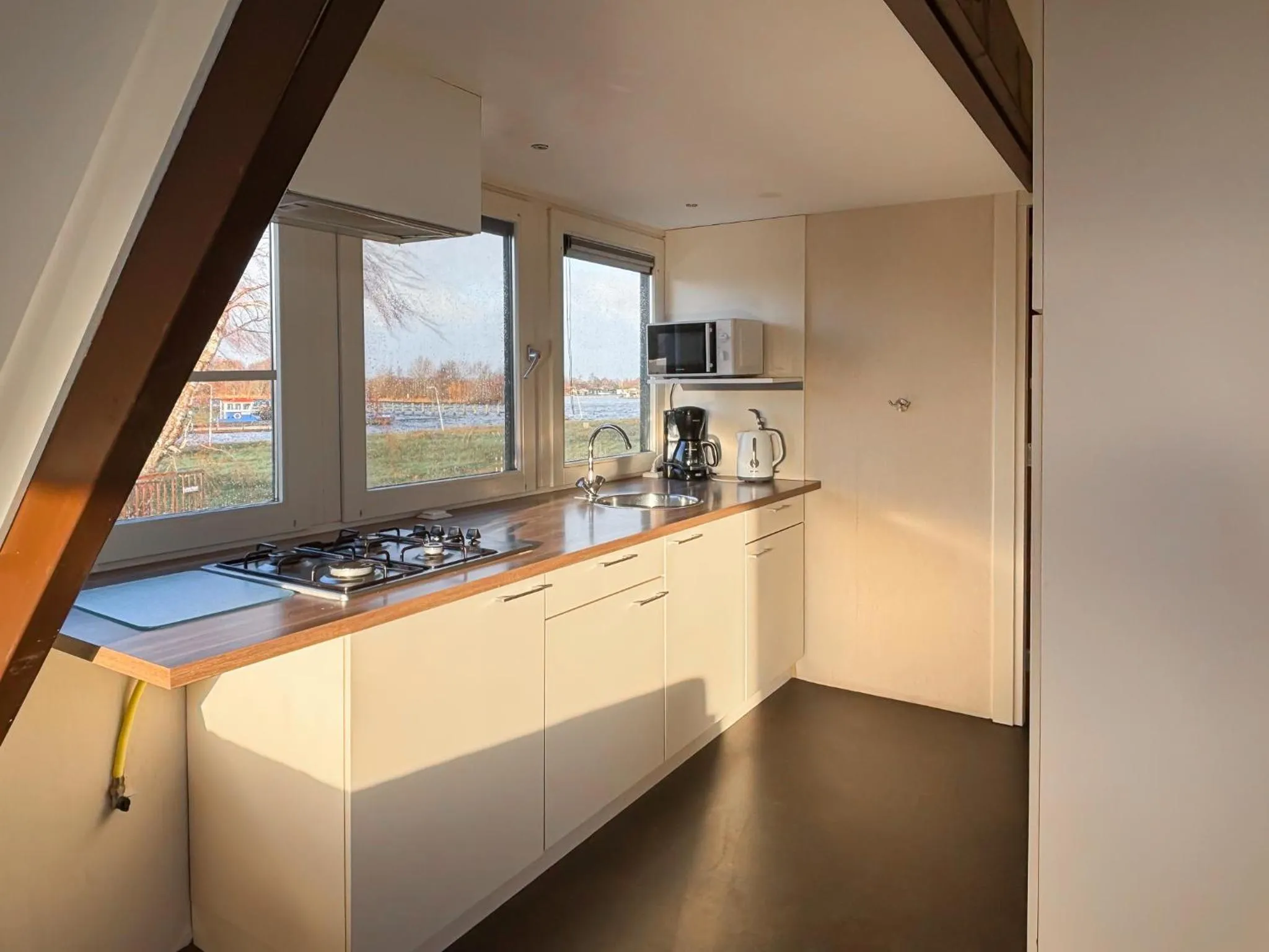 Coffee/tea facilities in VISSERSLUST Rooms, Apartments and Houseboats