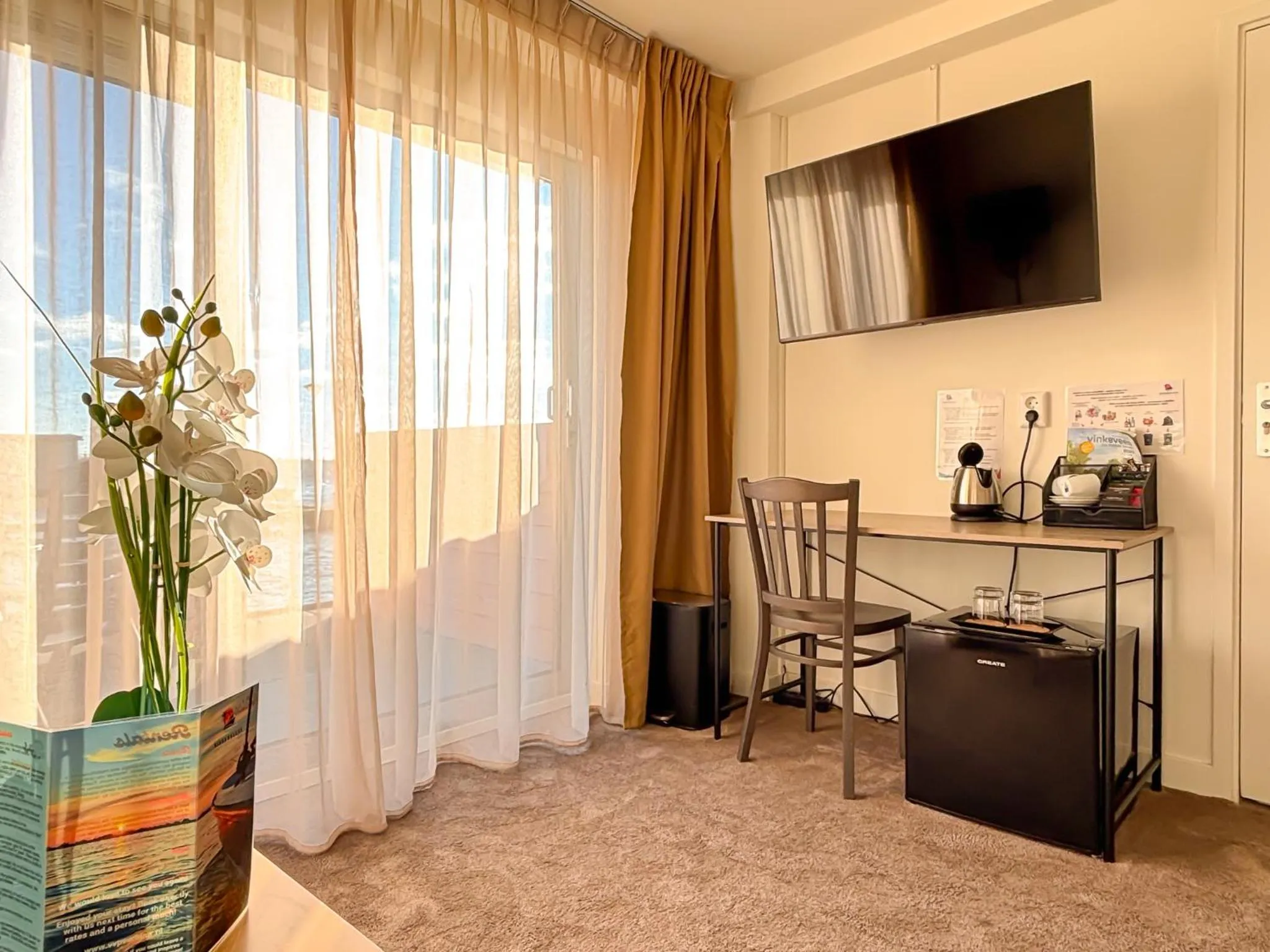 minibar in VISSERSLUST Rooms, Apartments and Houseboats