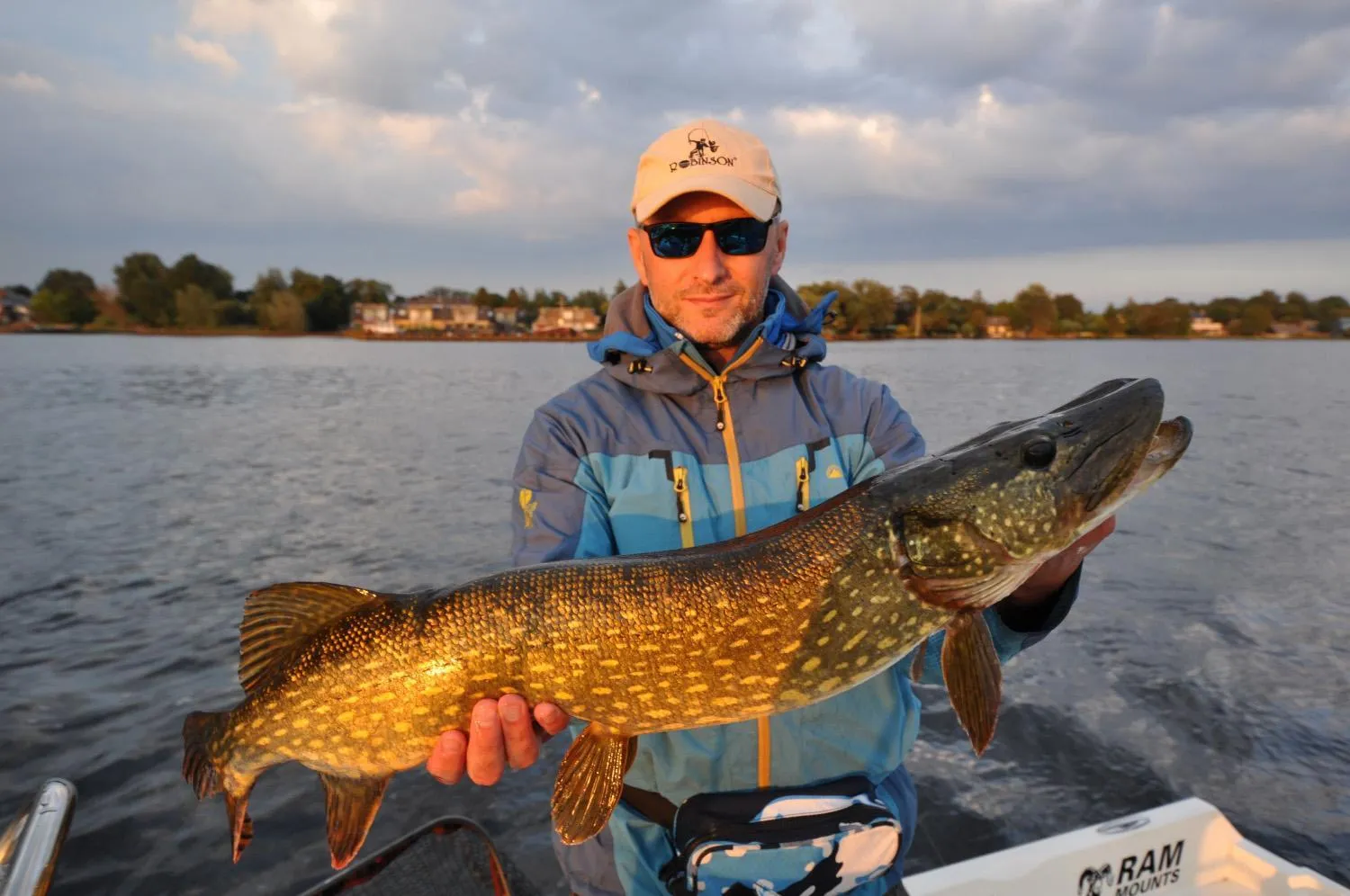 Activities in VISSERSLUST Rooms, Apartments and Houseboats