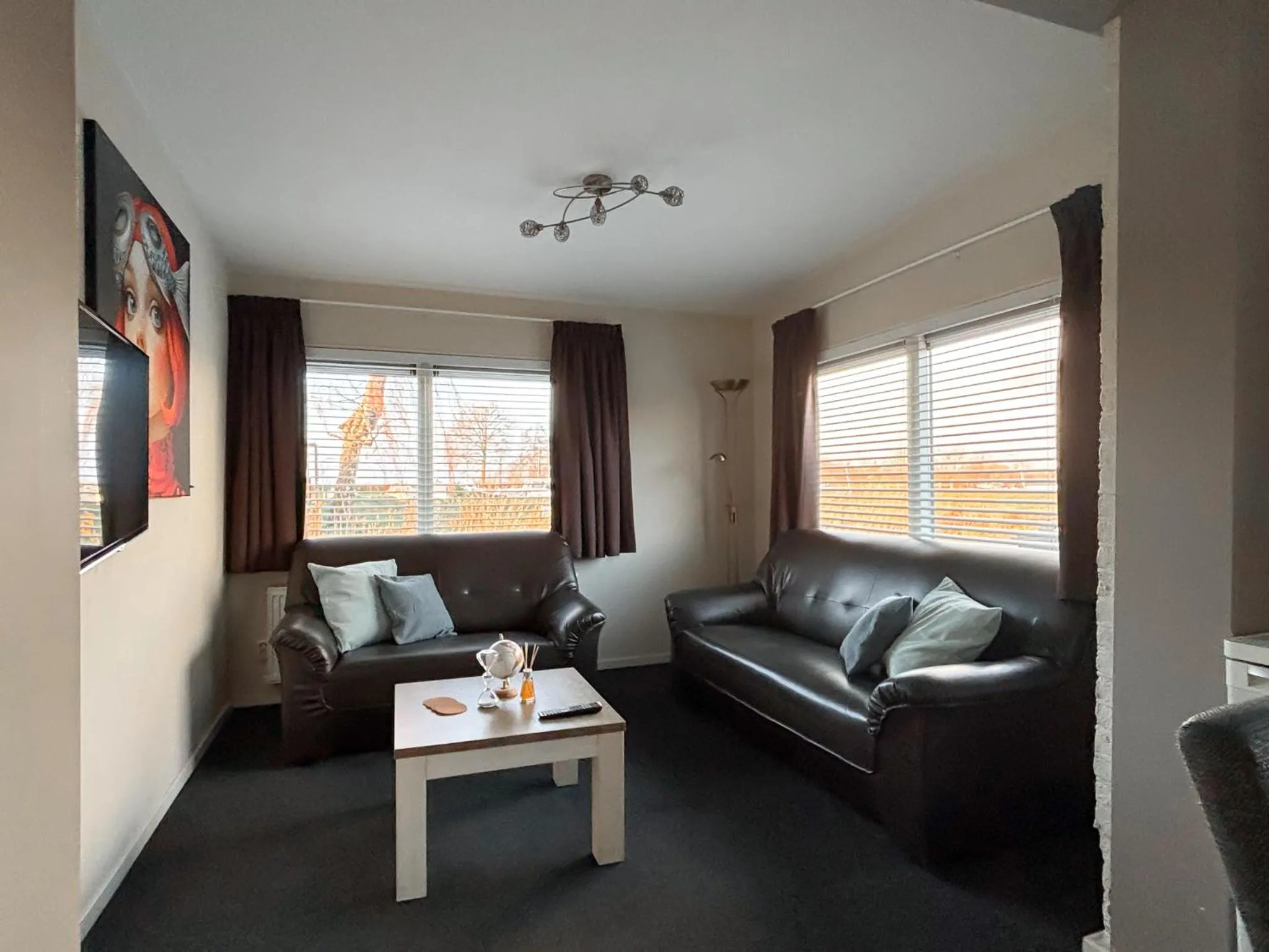 TV and multimedia in VISSERSLUST Rooms, Apartments and Houseboats