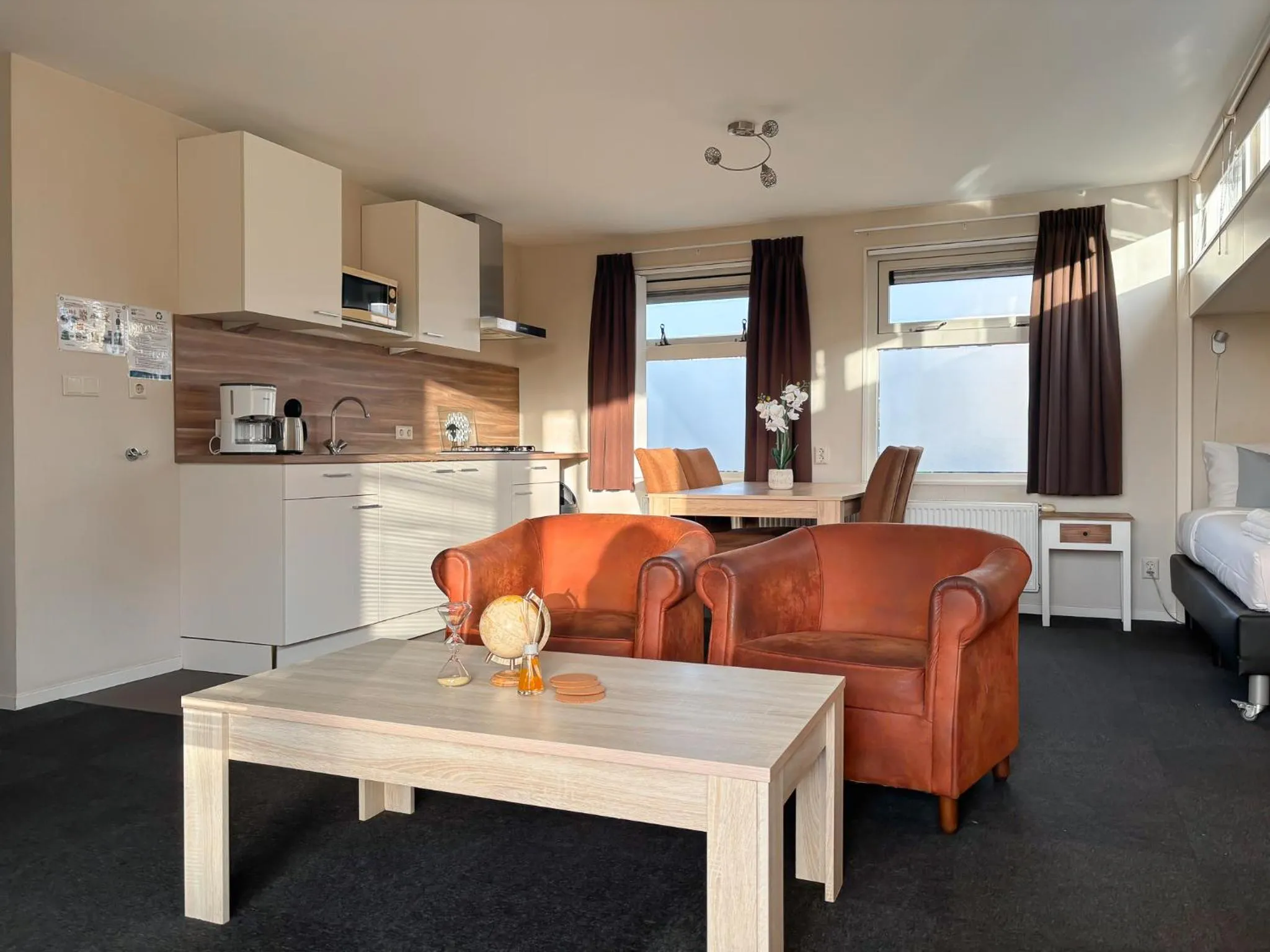 Kitchen or kitchenette in VISSERSLUST Rooms, Apartments and Houseboats