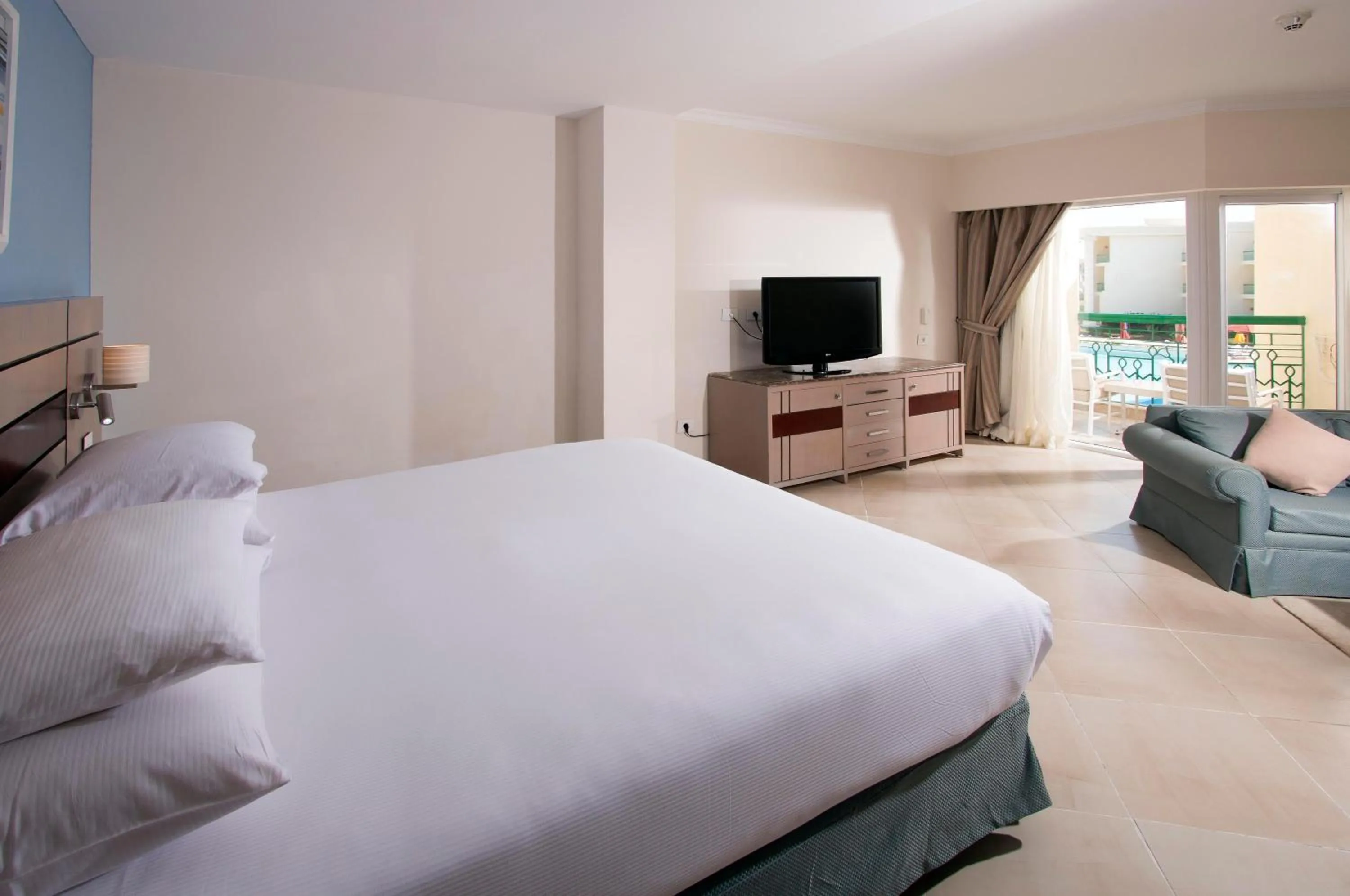 Photo of the whole room, Bed in Swiss Inn Resort Hurghada