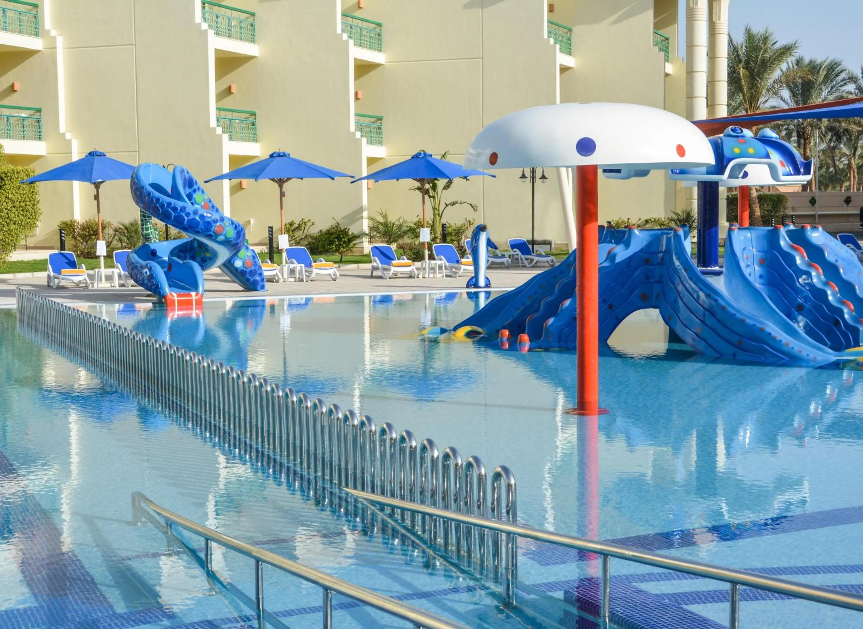 Swimming pool in Swiss Inn Resort Hurghada