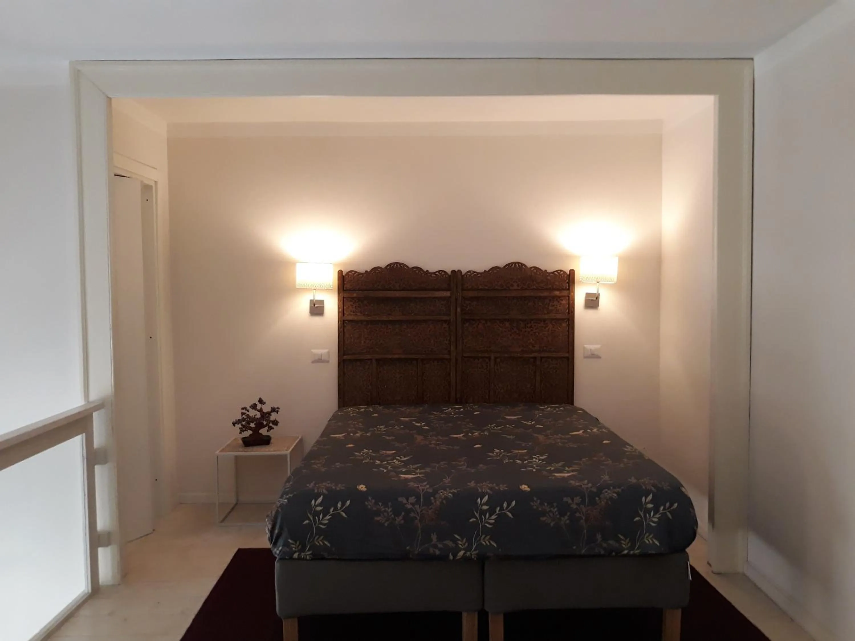 Photo of the whole room, Bed in Piano Nobile by Napoliapartments