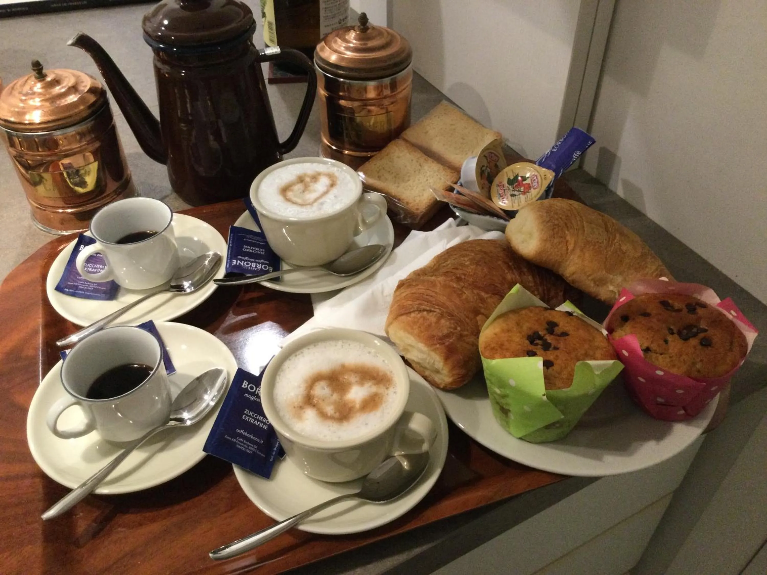 Breakfast in Piano Nobile by Napoliapartments