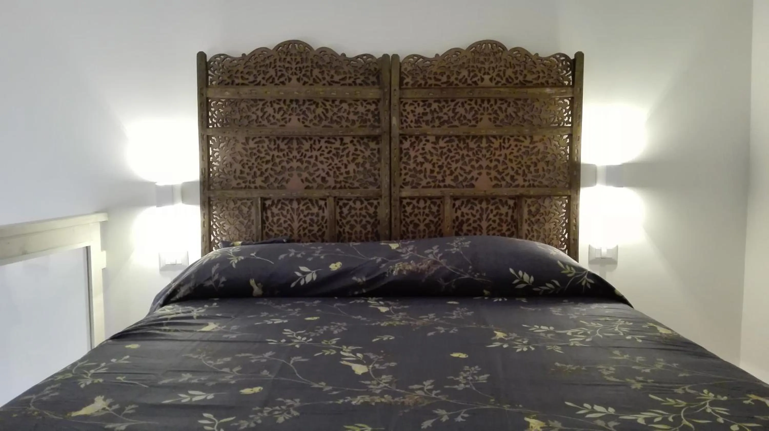 Bed in Piano Nobile by Napoliapartments