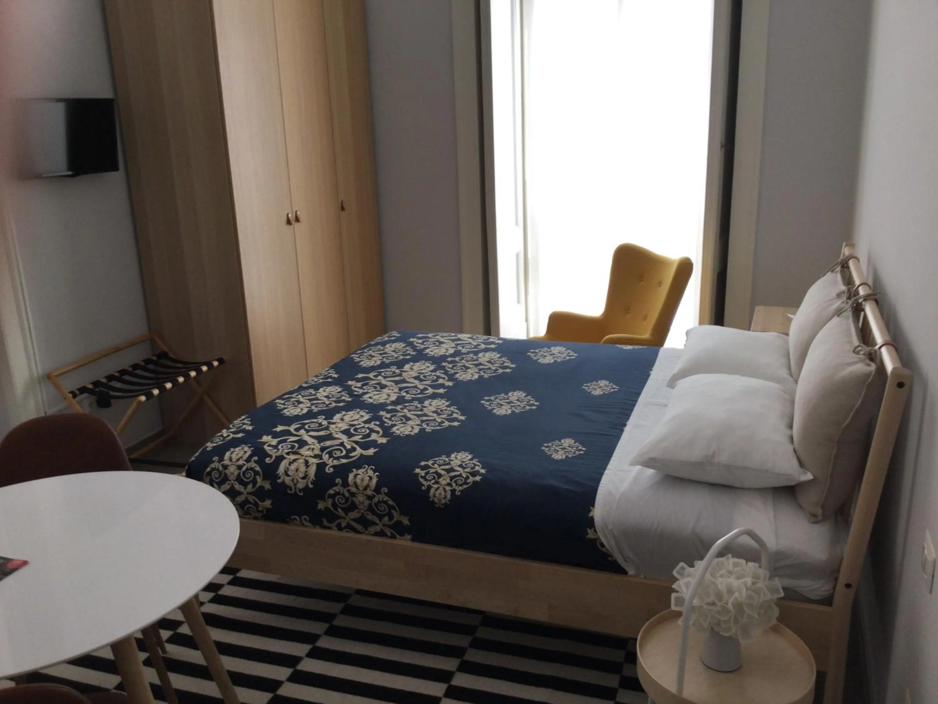 Bed in Piano Nobile by Napoliapartments