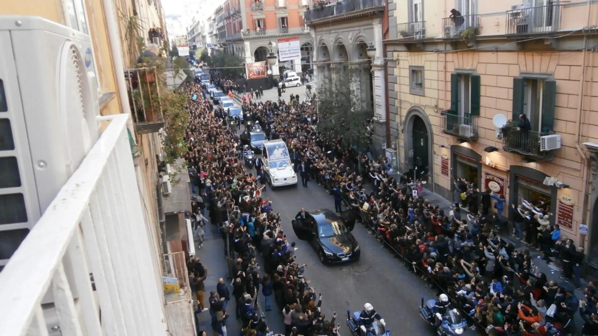 Neighbourhood in Piano Nobile by Napoliapartments