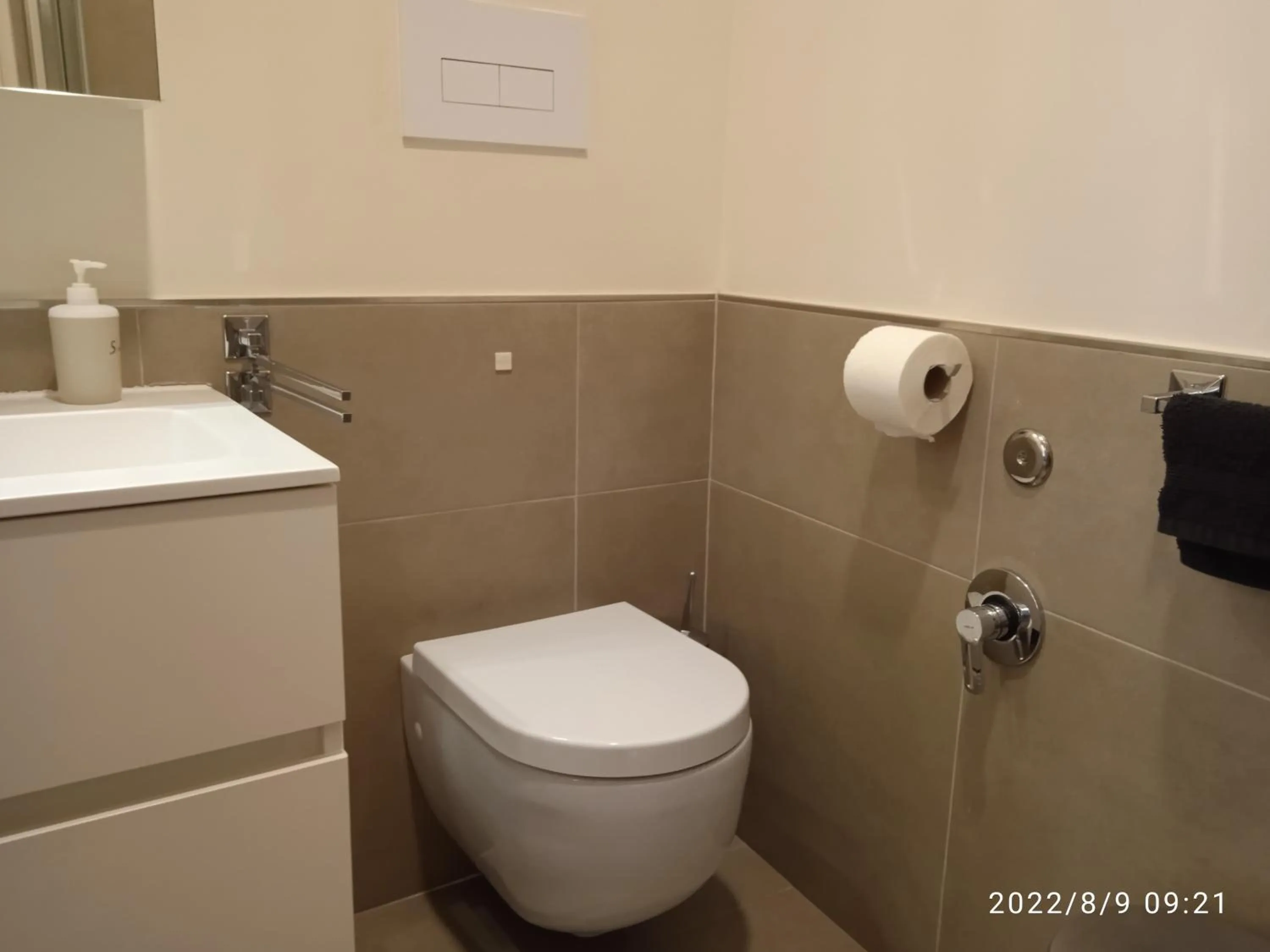 Bathroom in Piano Nobile by Napoliapartments