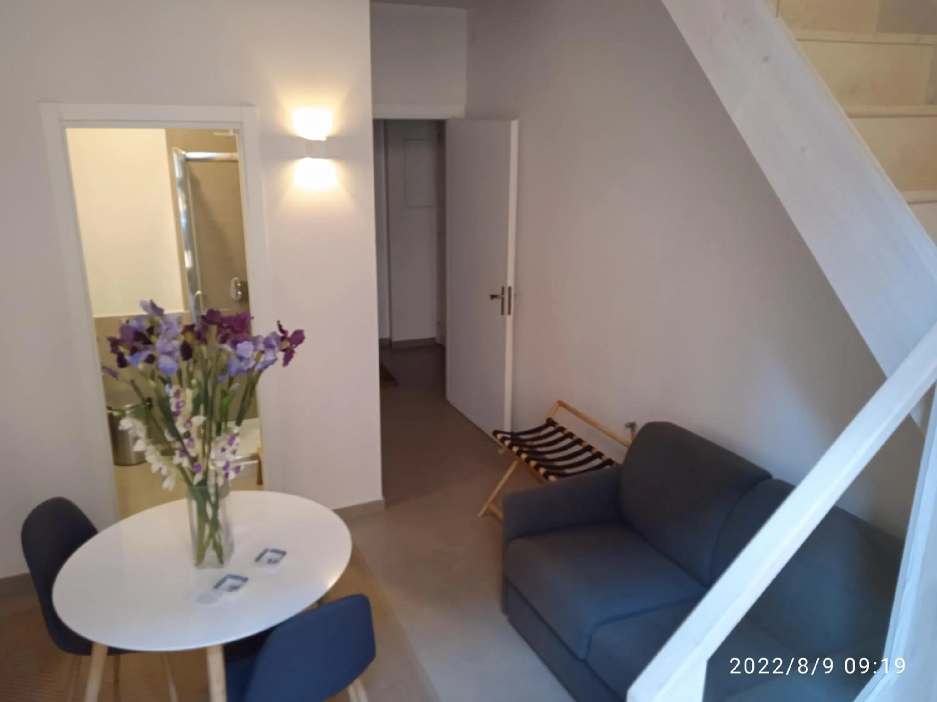 Living room in Piano Nobile by Napoliapartments