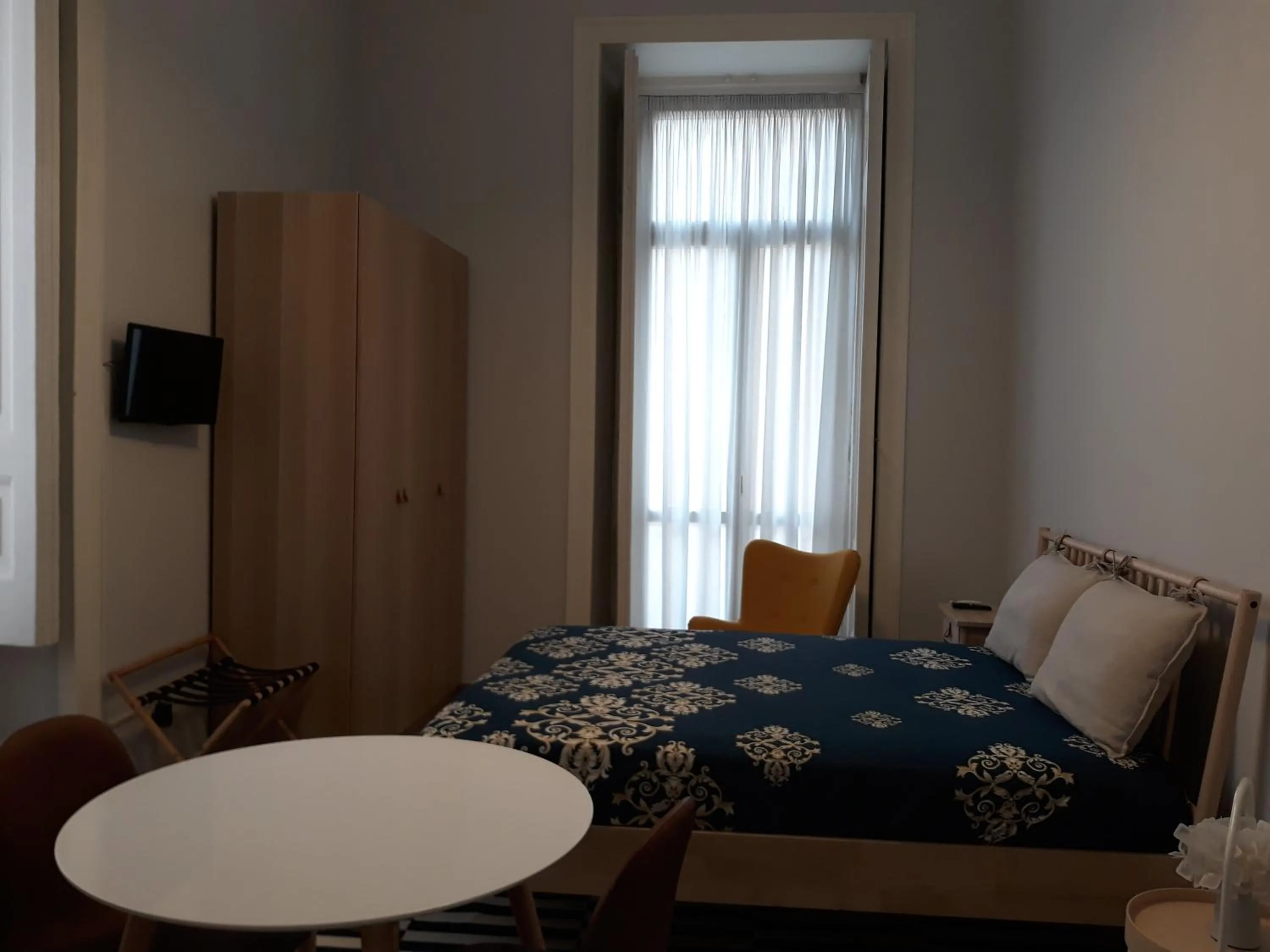 Photo of the whole room, Bed in Piano Nobile by Napoliapartments