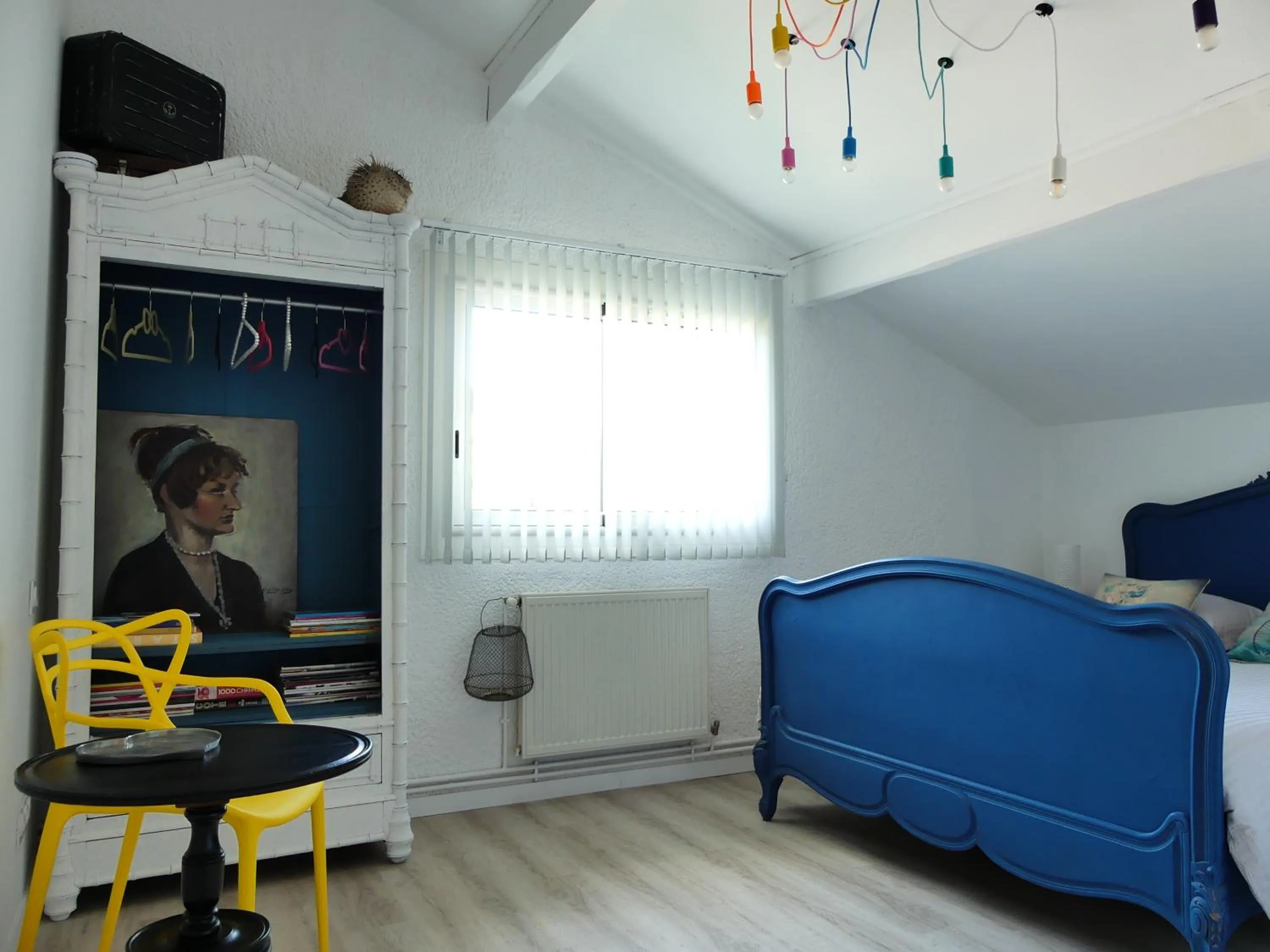 Decorative detail, Bed in Bleuvelours