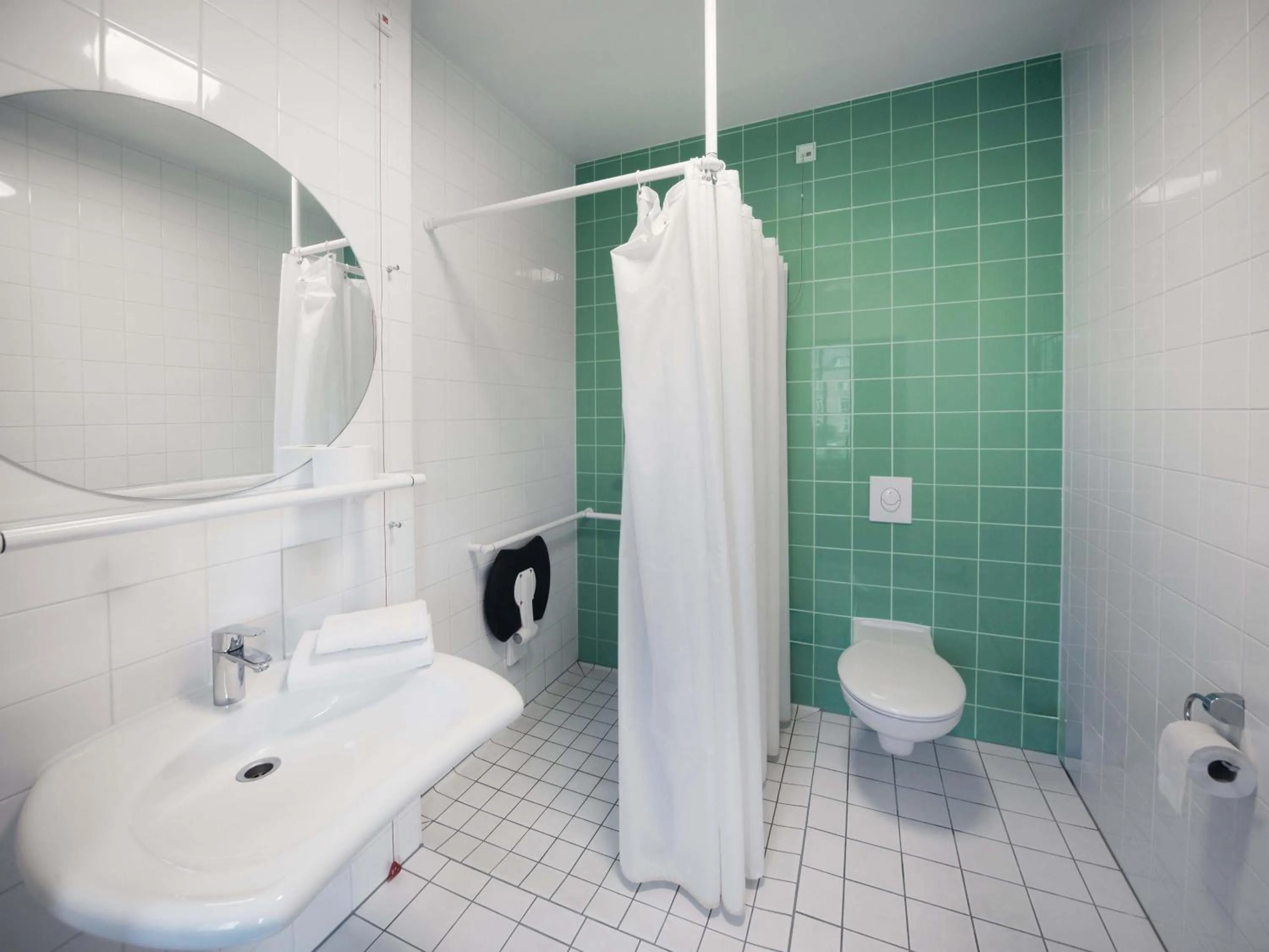 Bathroom in B&B Hotel Jena