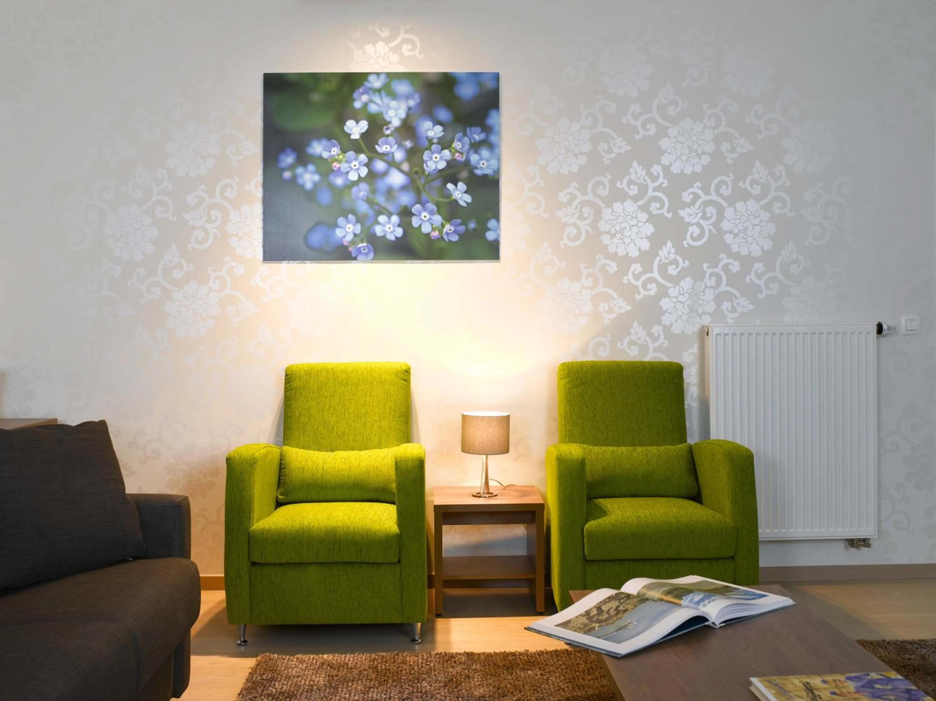 Communal lounge/ TV room in Thon Residence Florence Aparthotel