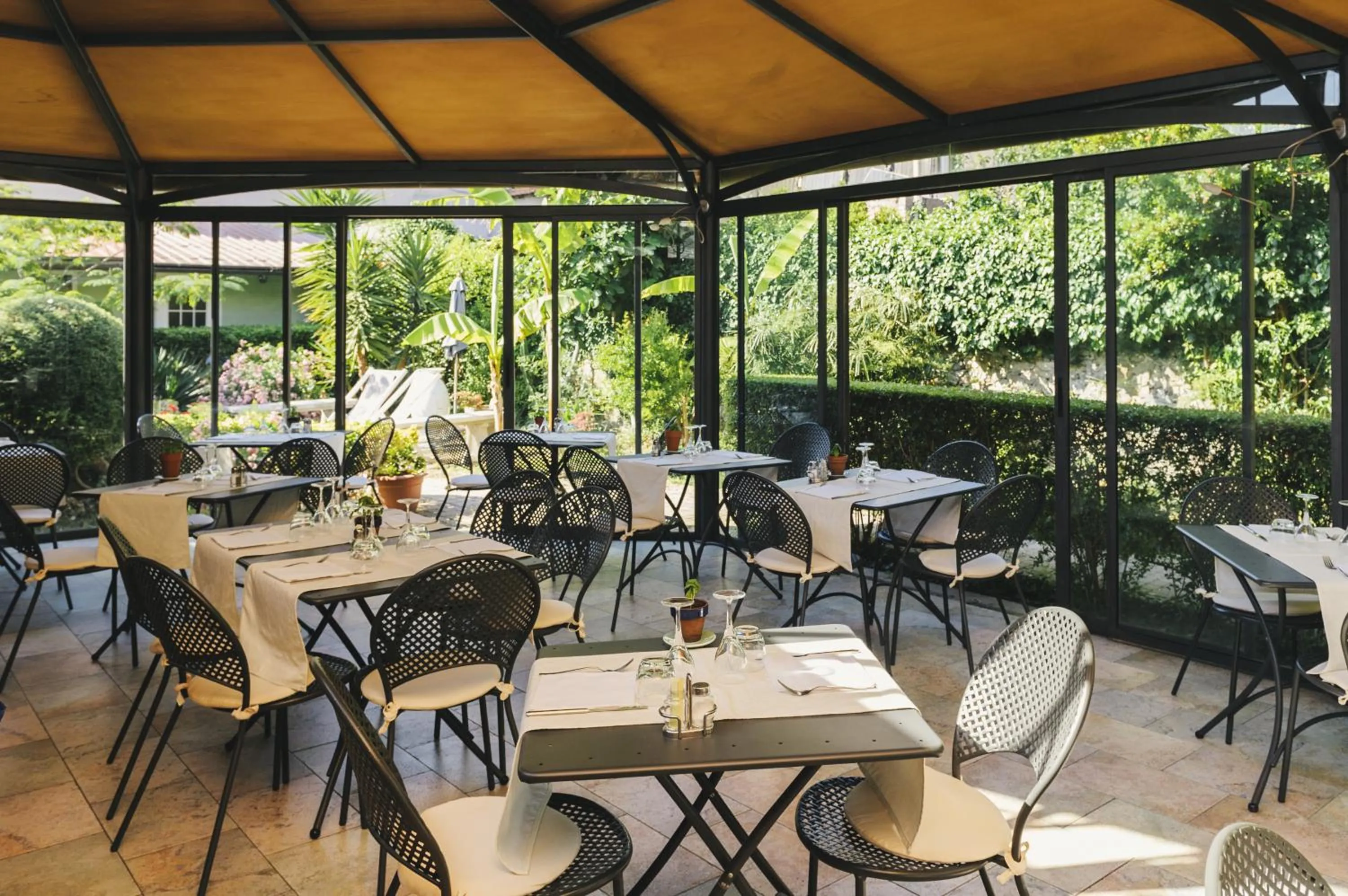 Restaurant/places to eat in Hotel Melograno