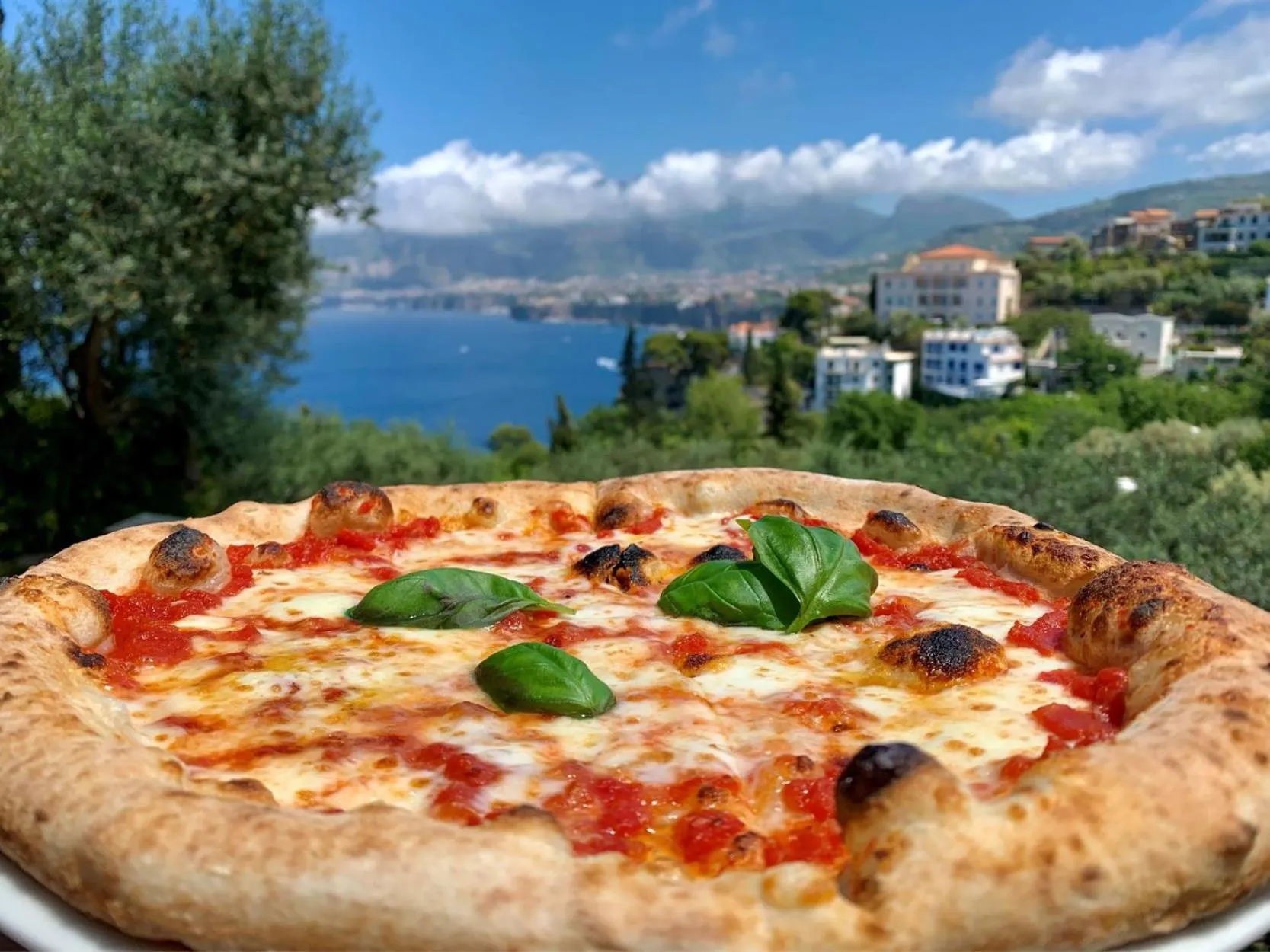 Restaurant/places to eat in Hostel & Glamping Santa Fortunata