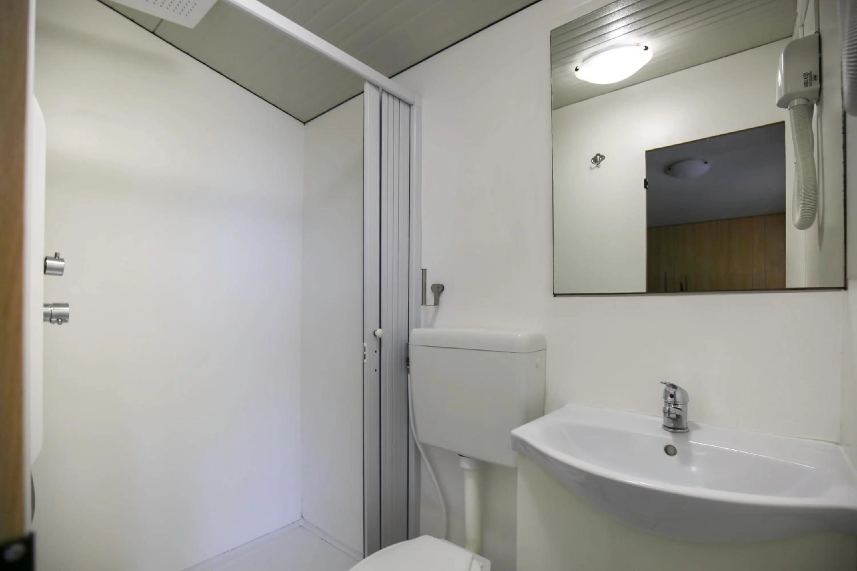 Shower in Hostel & Glamping Santa Fortunata