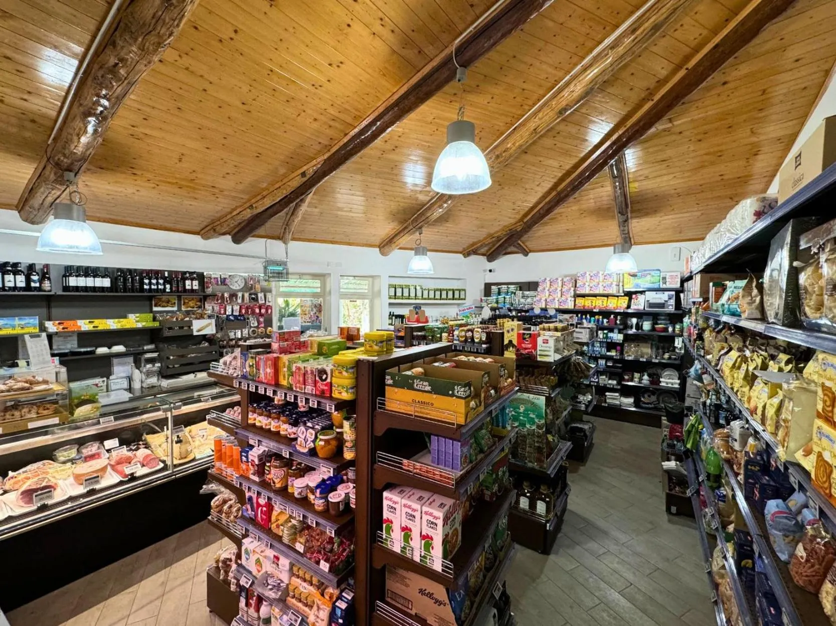 On-site shops in Hostel & Glamping Santa Fortunata