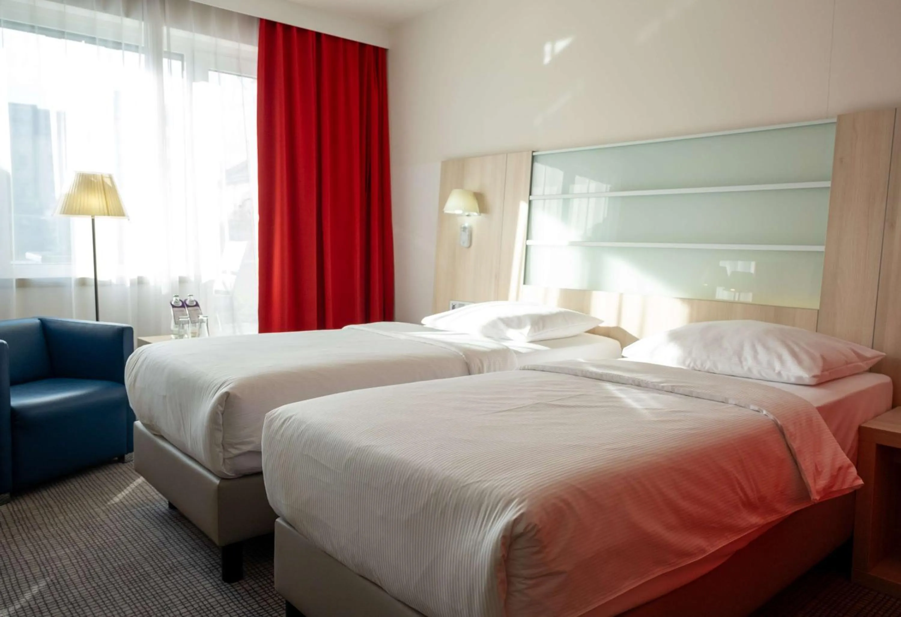 Bedroom, Bed in Park Inn by Radisson Linz