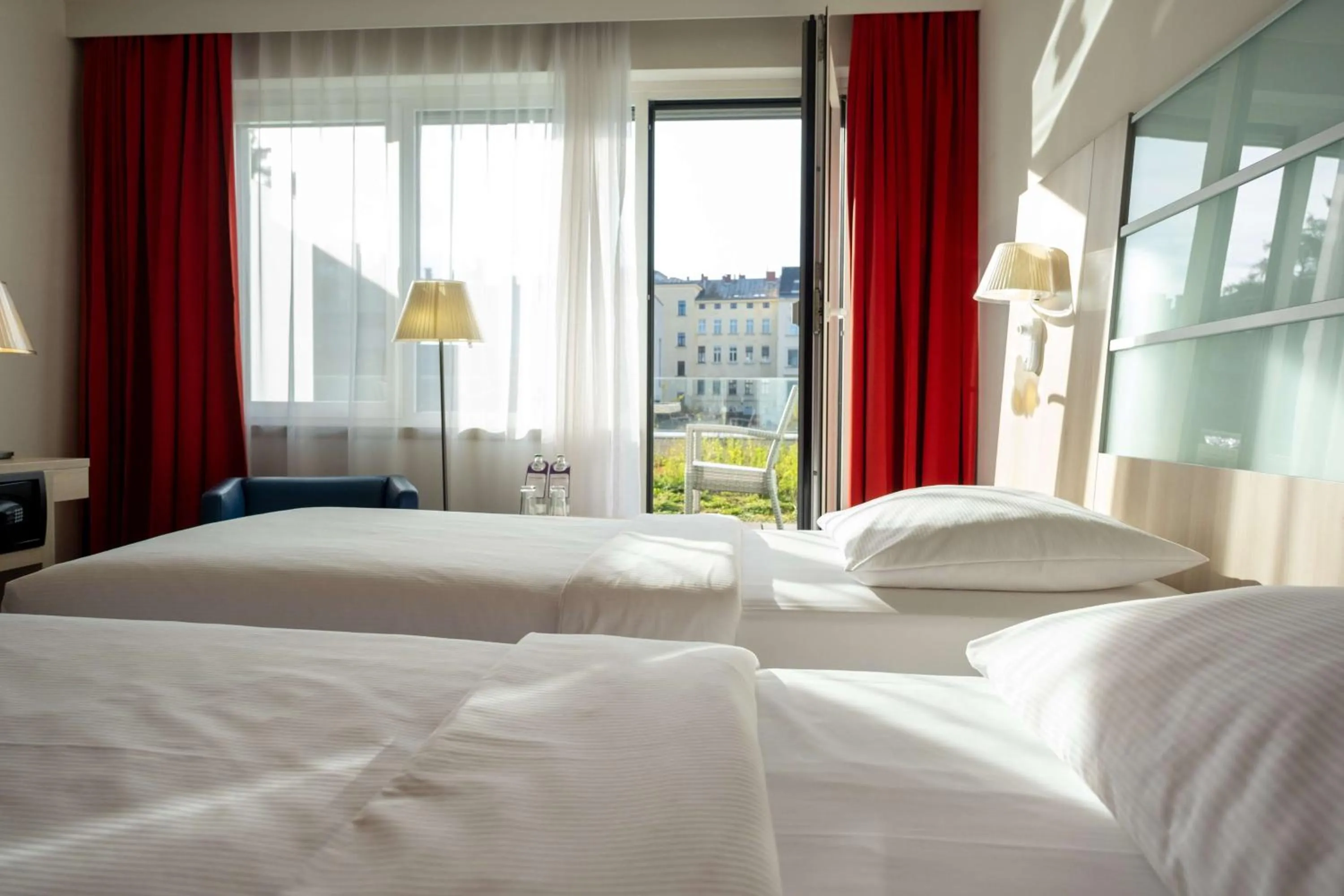 Bedroom, Bed in Park Inn by Radisson Linz