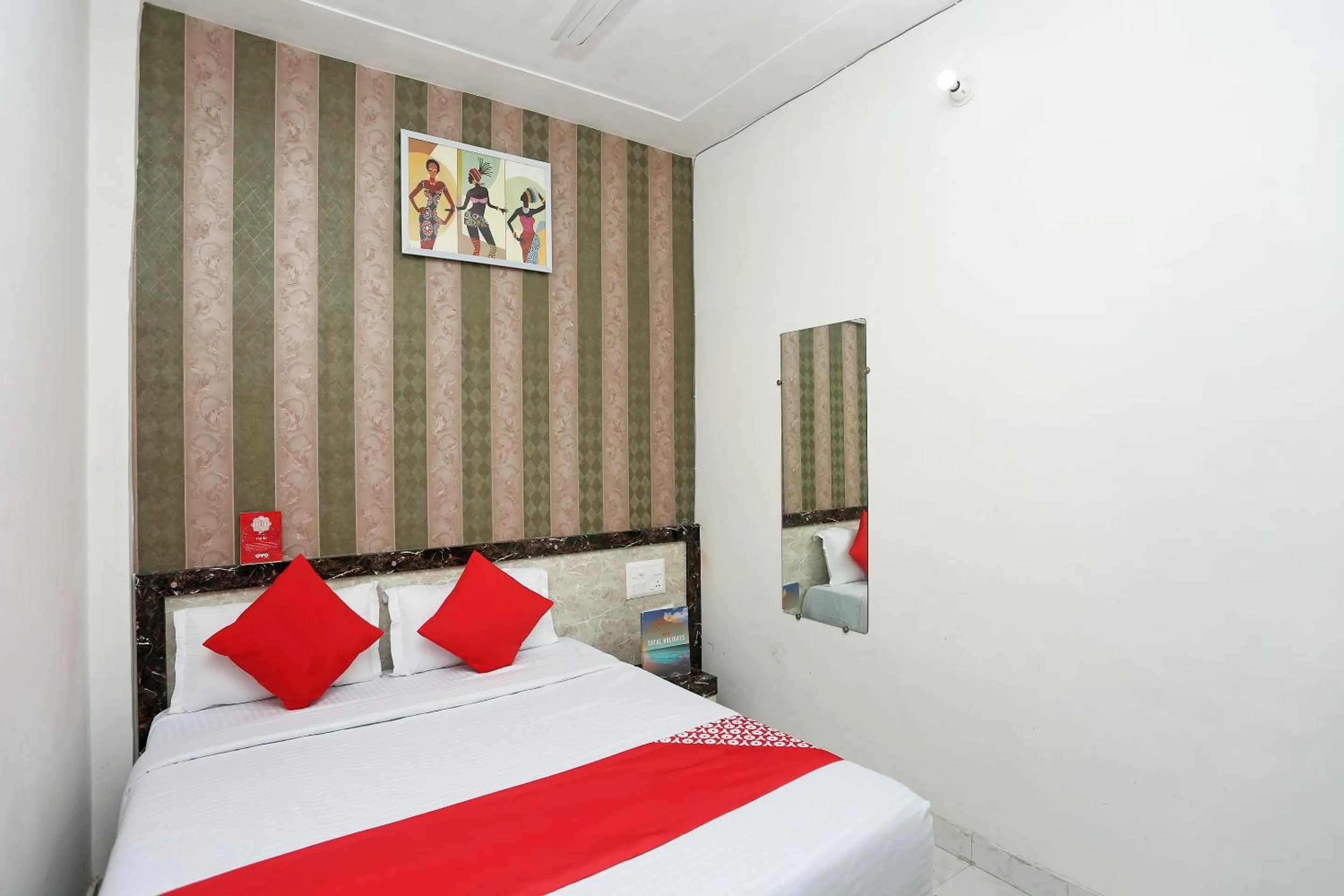 Bedroom, Bed in Hotel O Blue Moon