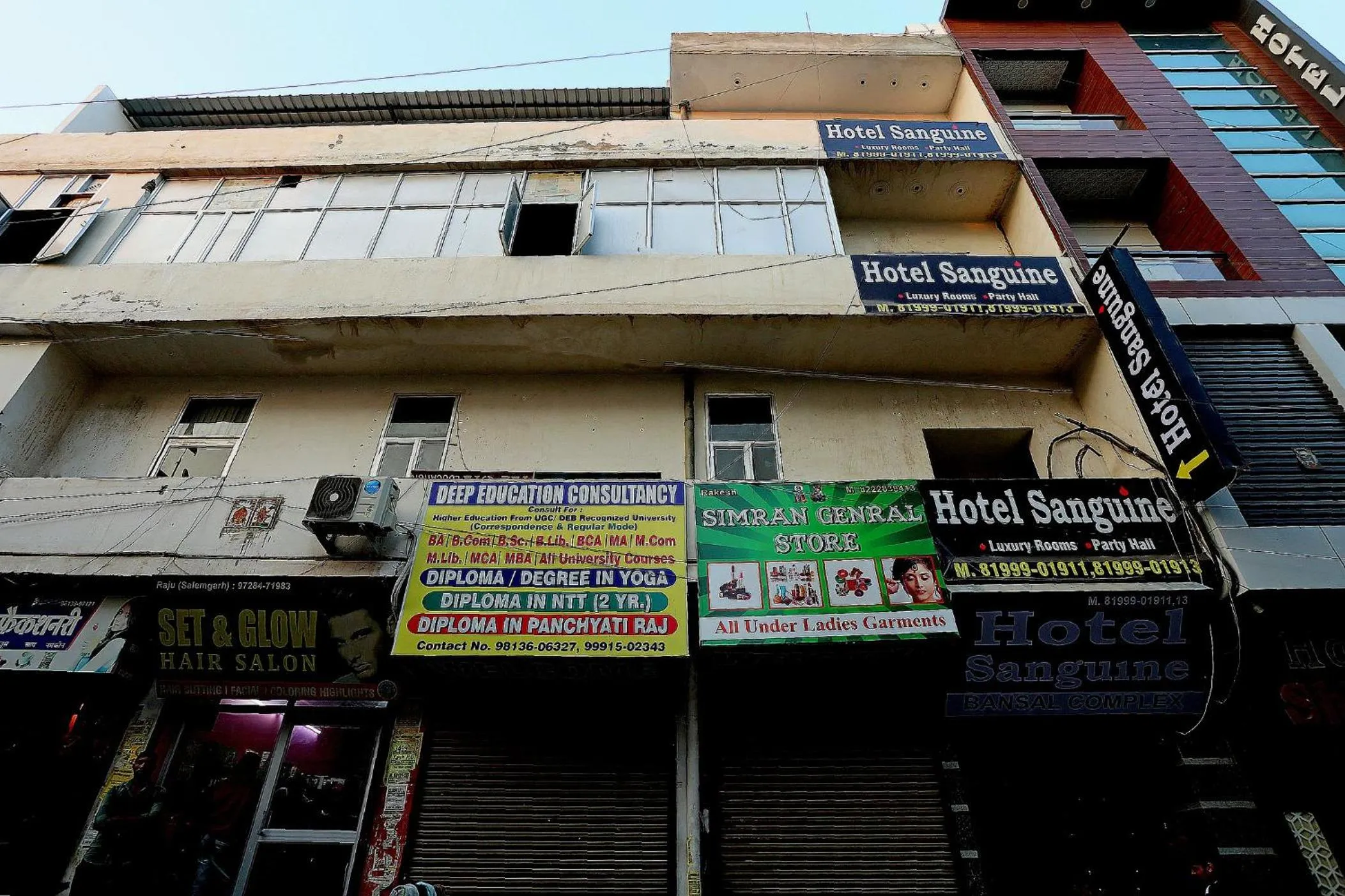 Facade/entrance in Hotel O Blue Moon