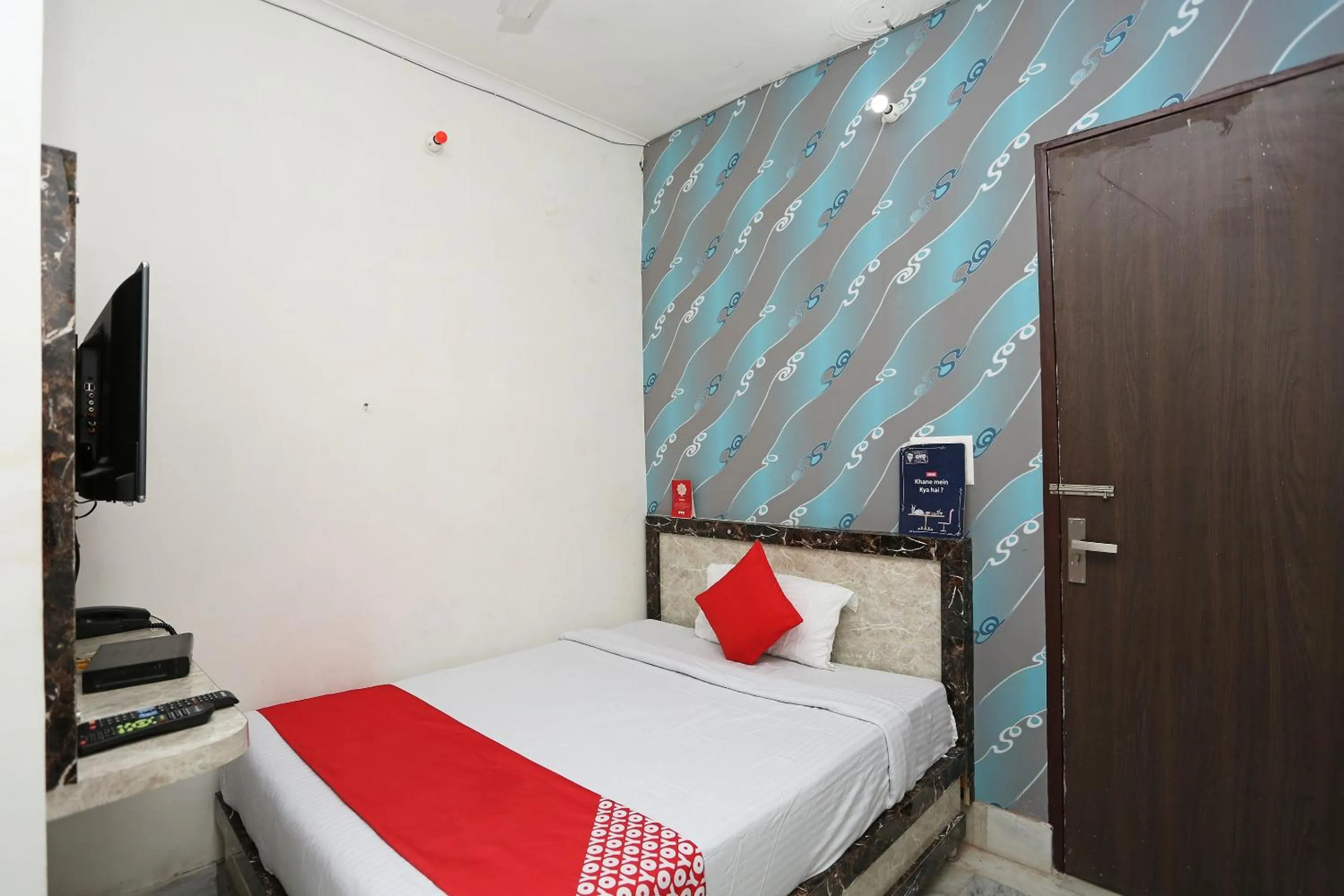 Bedroom, Bed in Hotel O Blue Moon