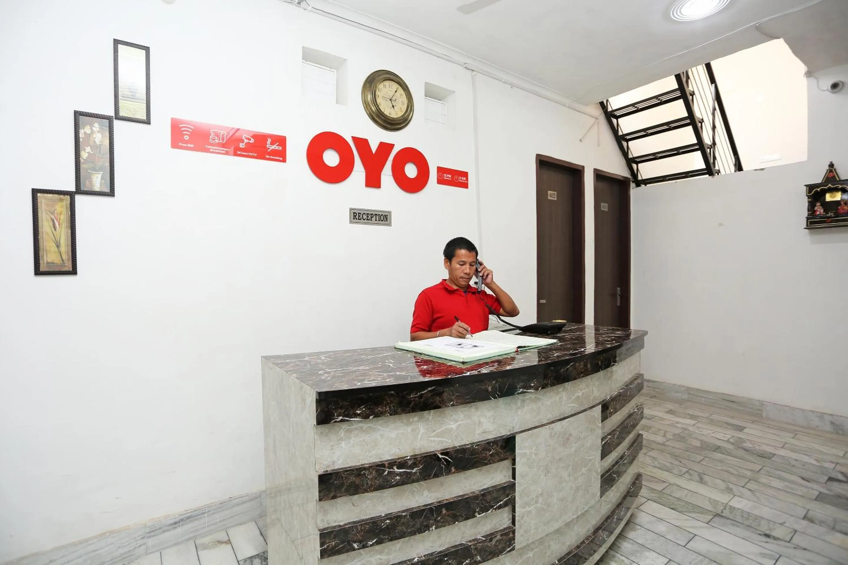 Lobby or reception in Hotel O Blue Moon