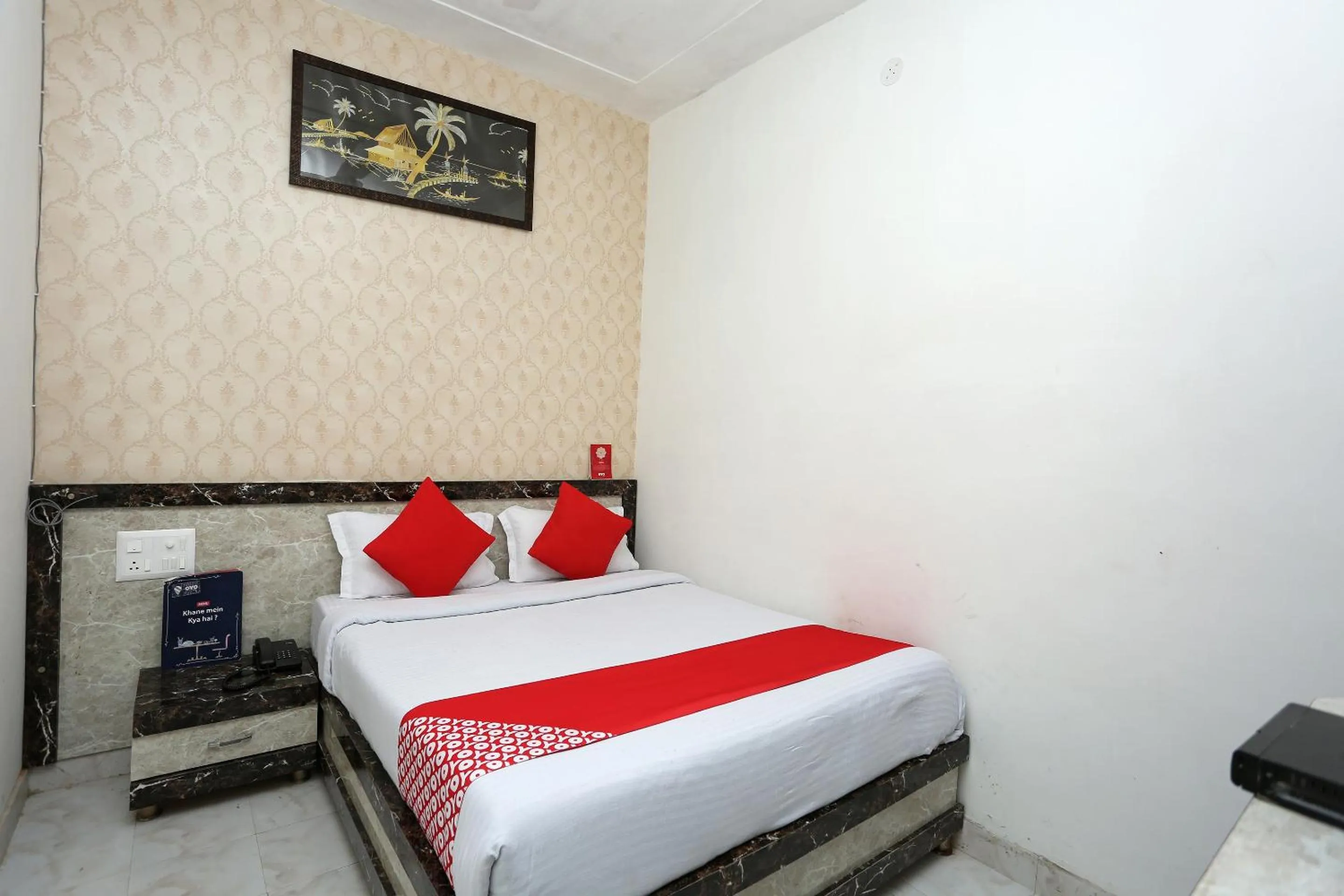 Bedroom, Bed in Hotel O Blue Moon