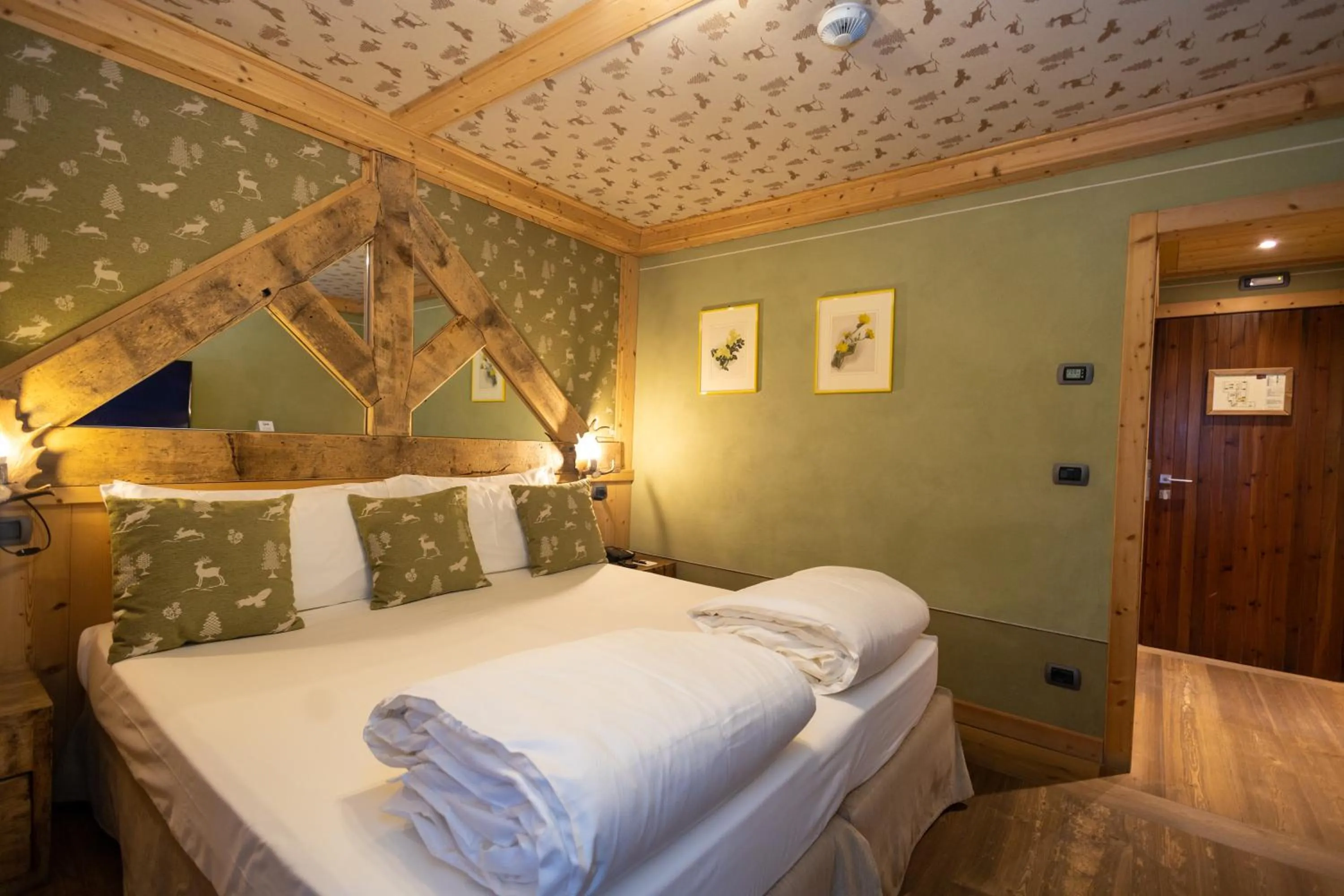 Bedroom, Bed in Hotel Bucaneve