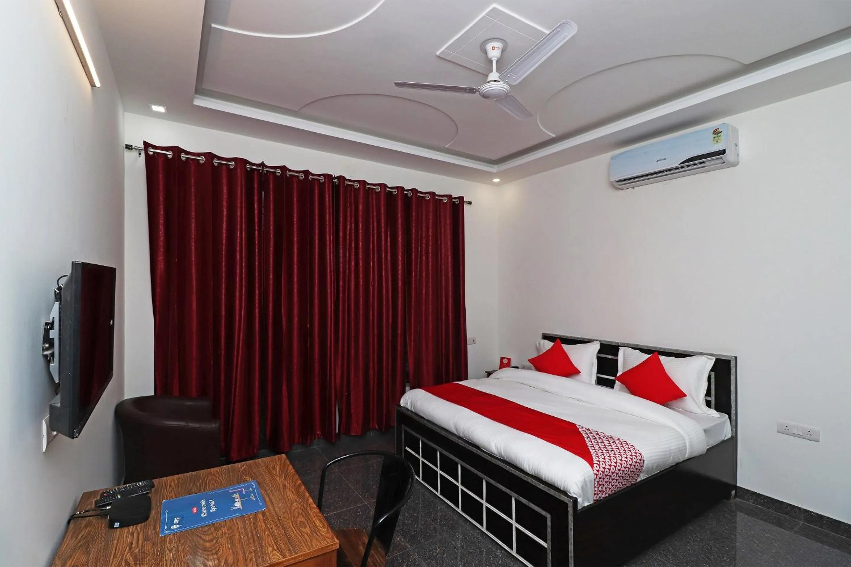 Bedroom in Hotel O Laxmi Residency