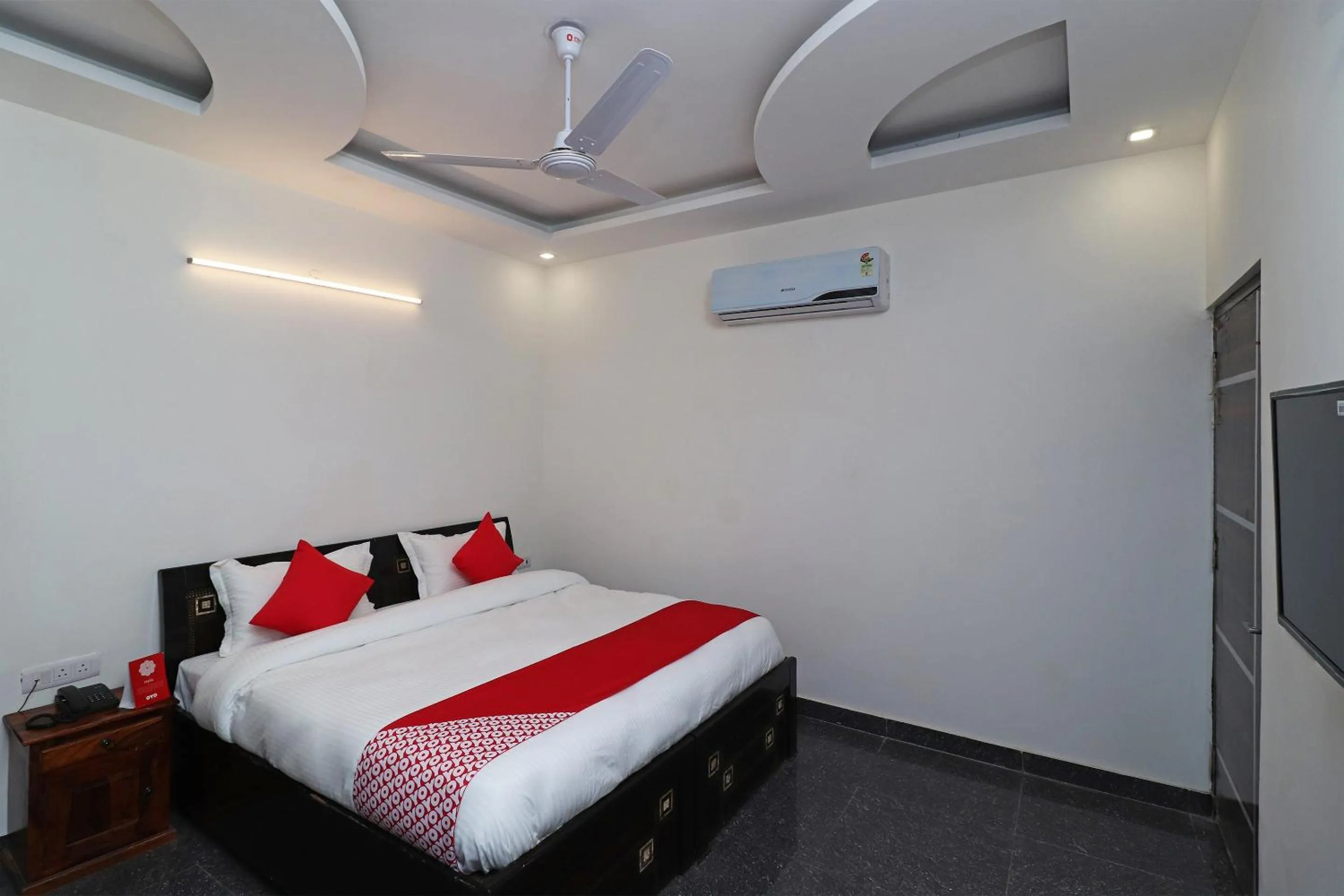 Bedroom in Hotel O Laxmi Residency