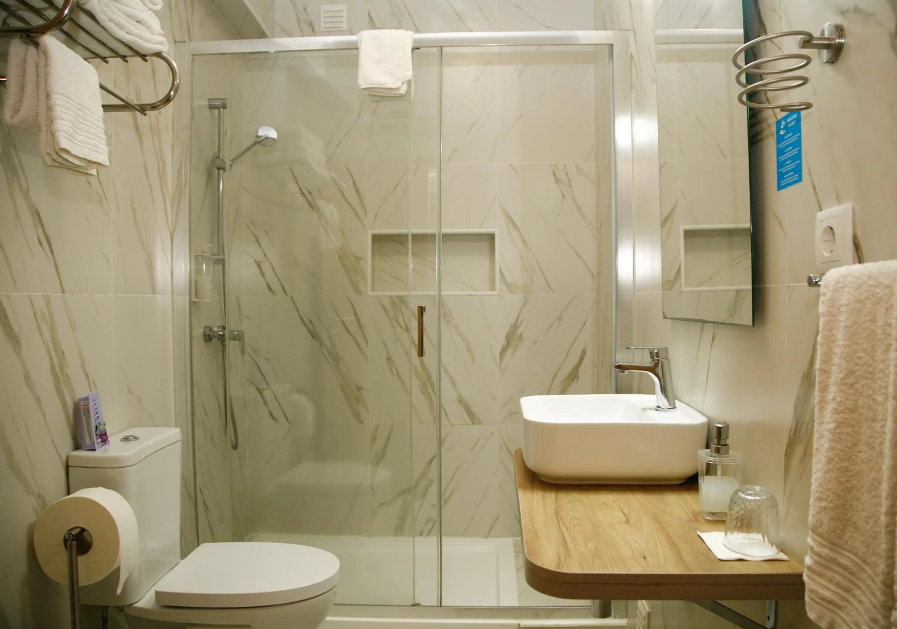 Shower in Nova Delpa AL