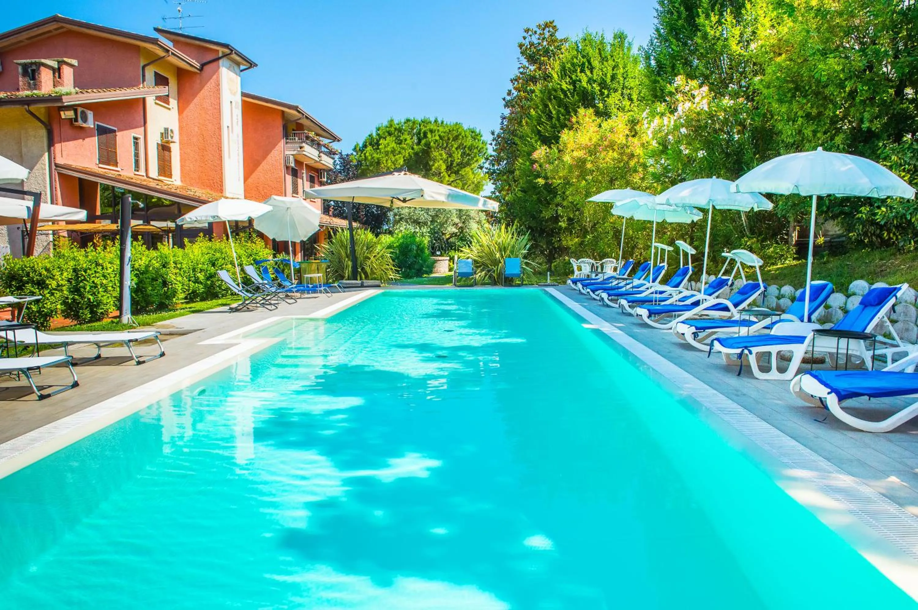 Swimming pool in Hotel Il Castello