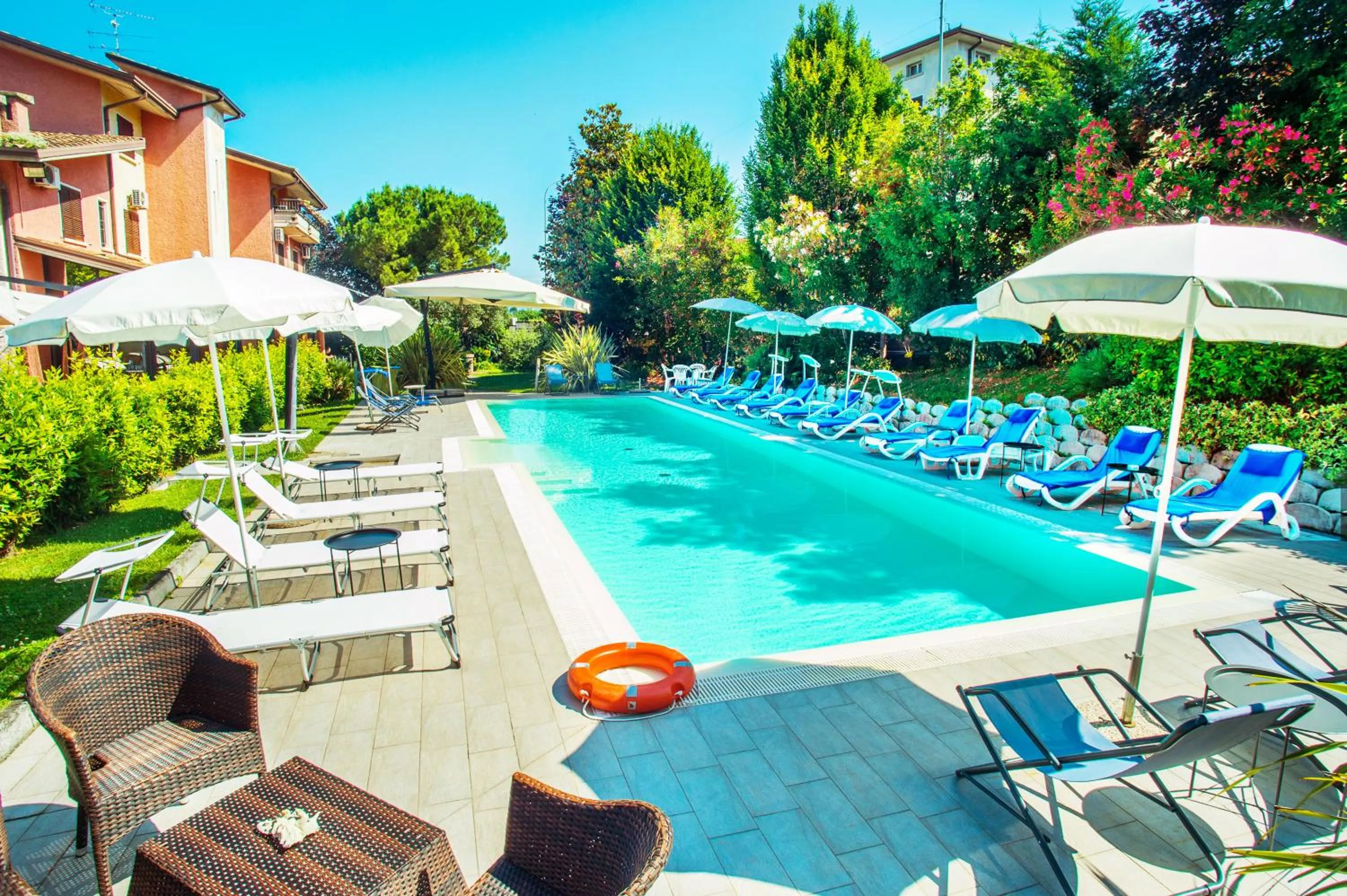 Swimming pool in Hotel Il Castello