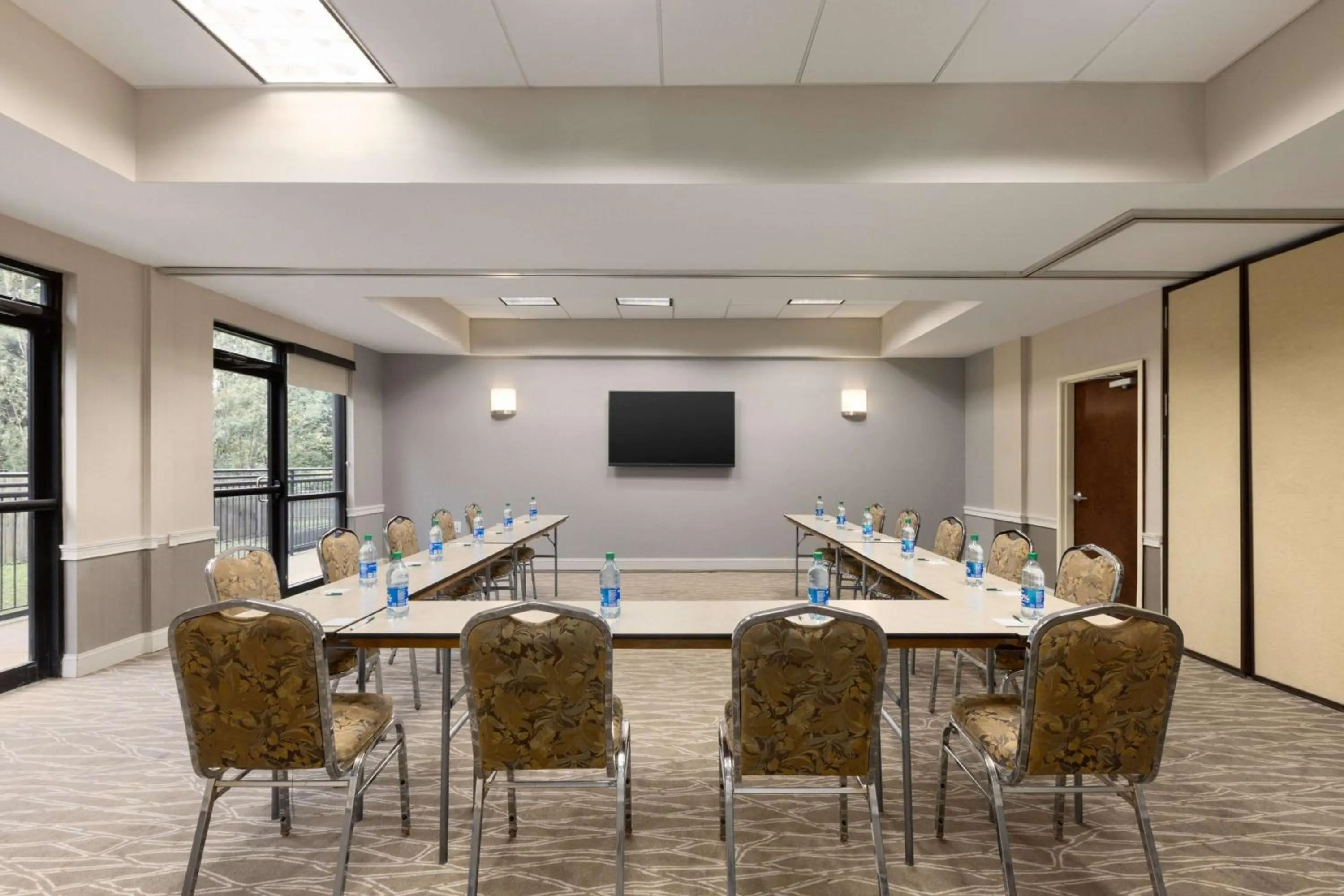 Meeting/conference room in La Quinta by Wyndham Newark - Elkton