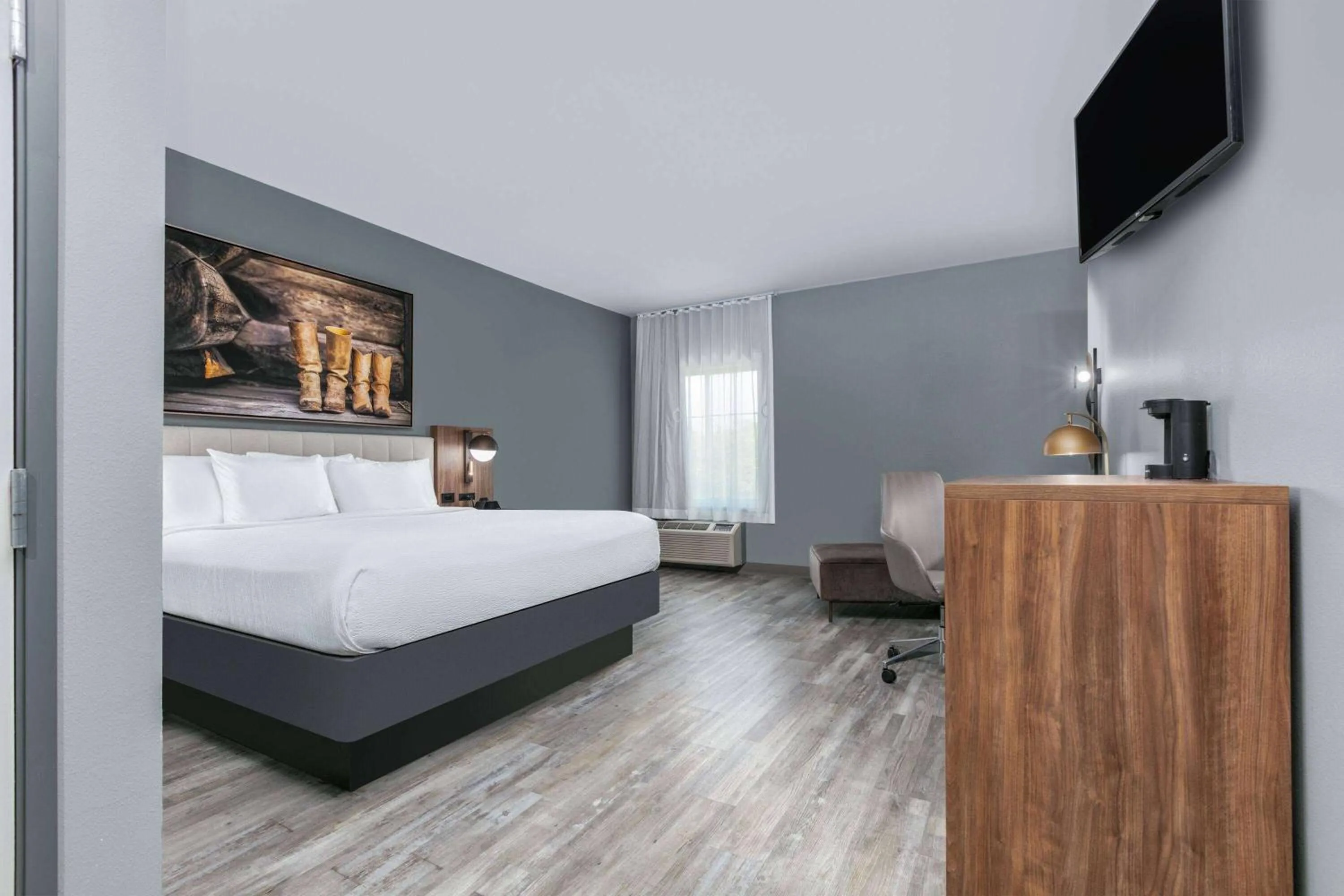 Photo of the whole room in La Quinta by Wyndham Decatur