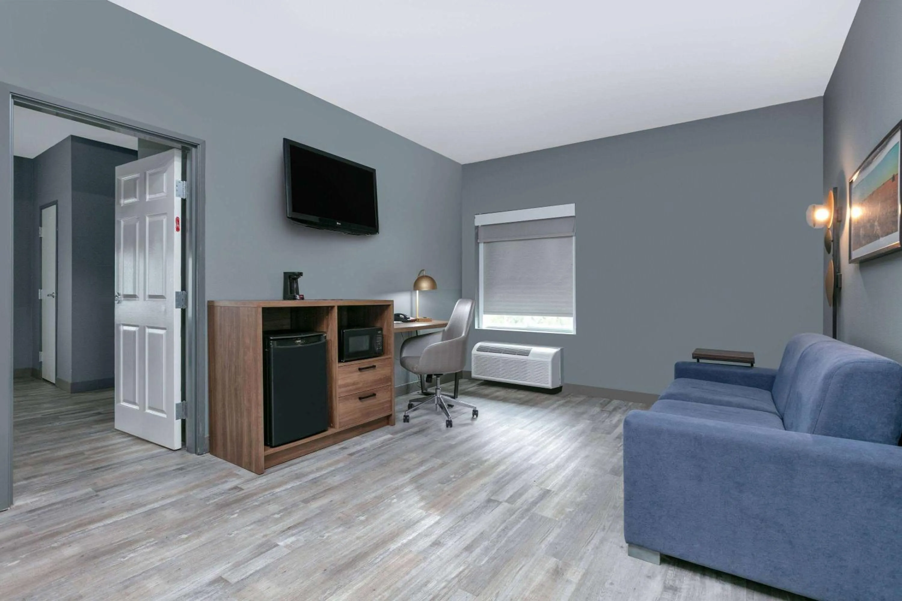 Photo of the whole room in La Quinta by Wyndham Decatur