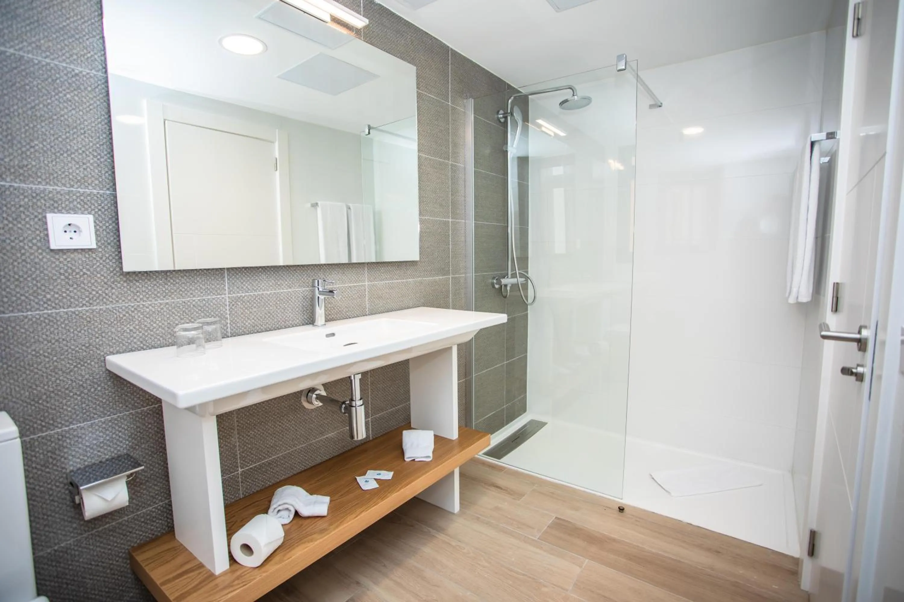 Bathroom in Arguineguín Park By Servatur VV