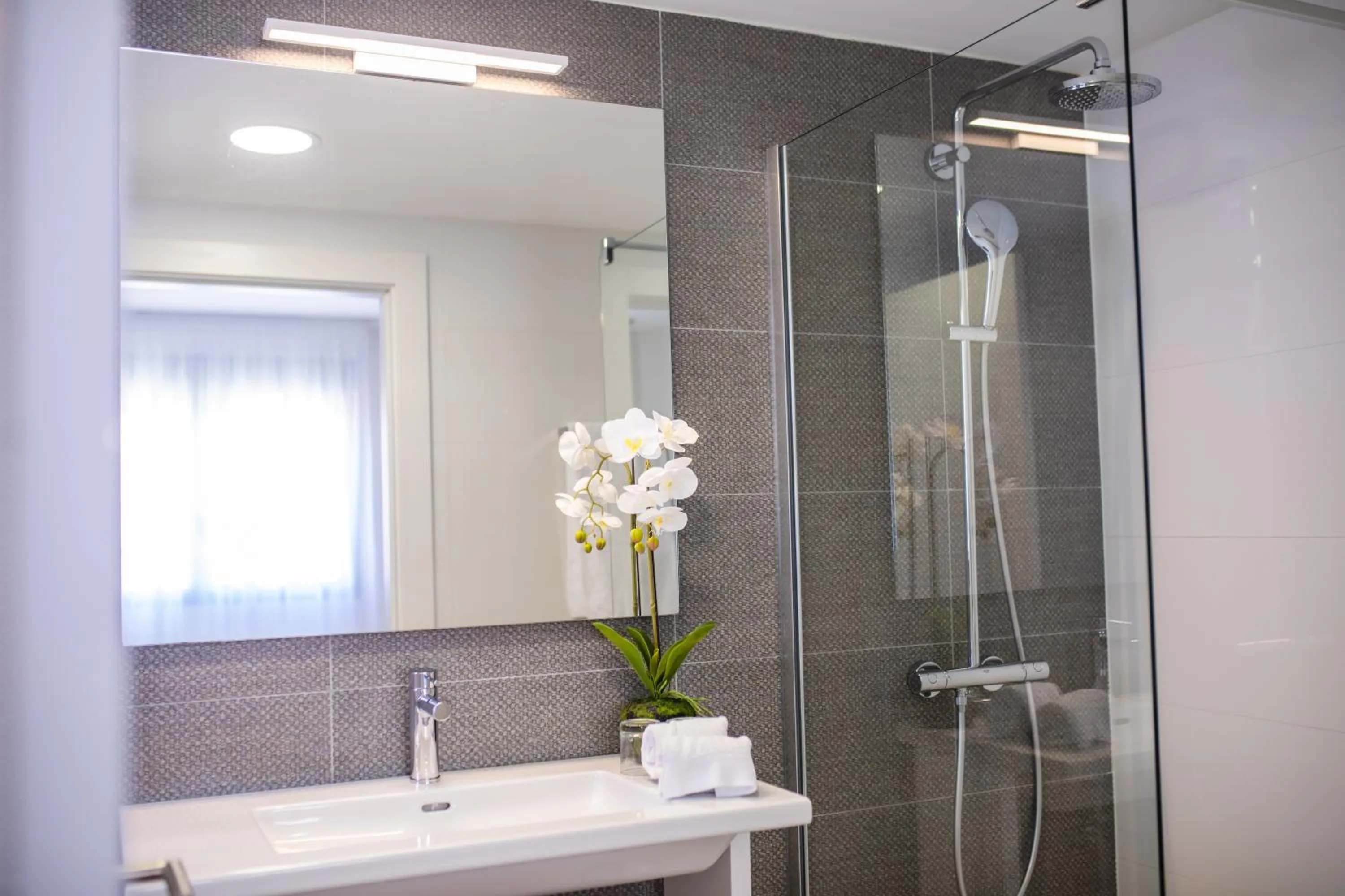 Premium Two-Bedroom Holiday Home with Terrace - Type B (3 Adults) in Arguineguín Park By Servatur VV