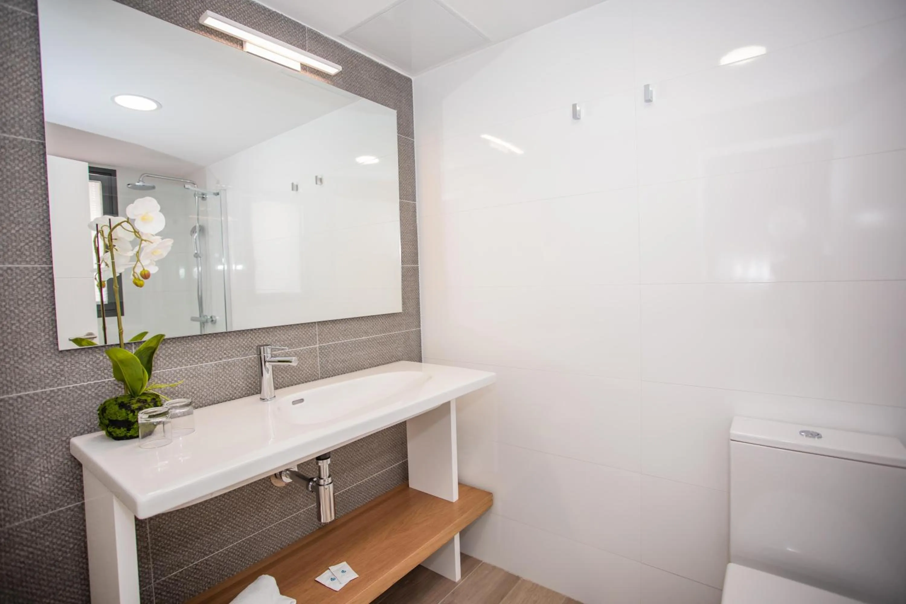 Bathroom in Arguineguín Park By Servatur VV