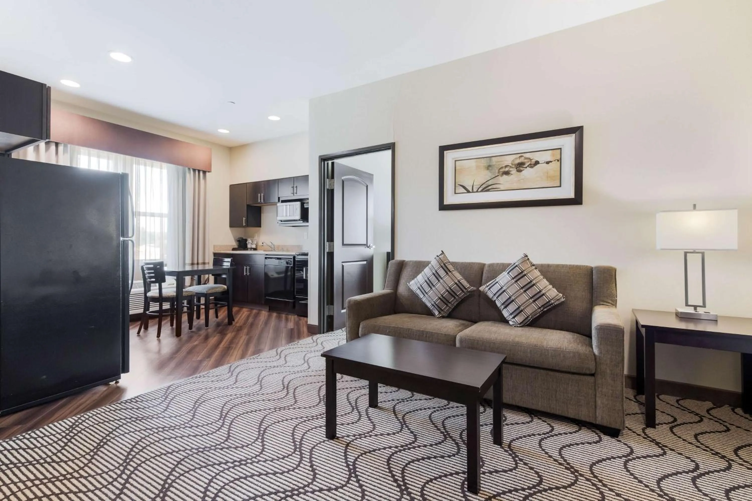 Photo of the whole room in La Quinta by Wyndham Auburn