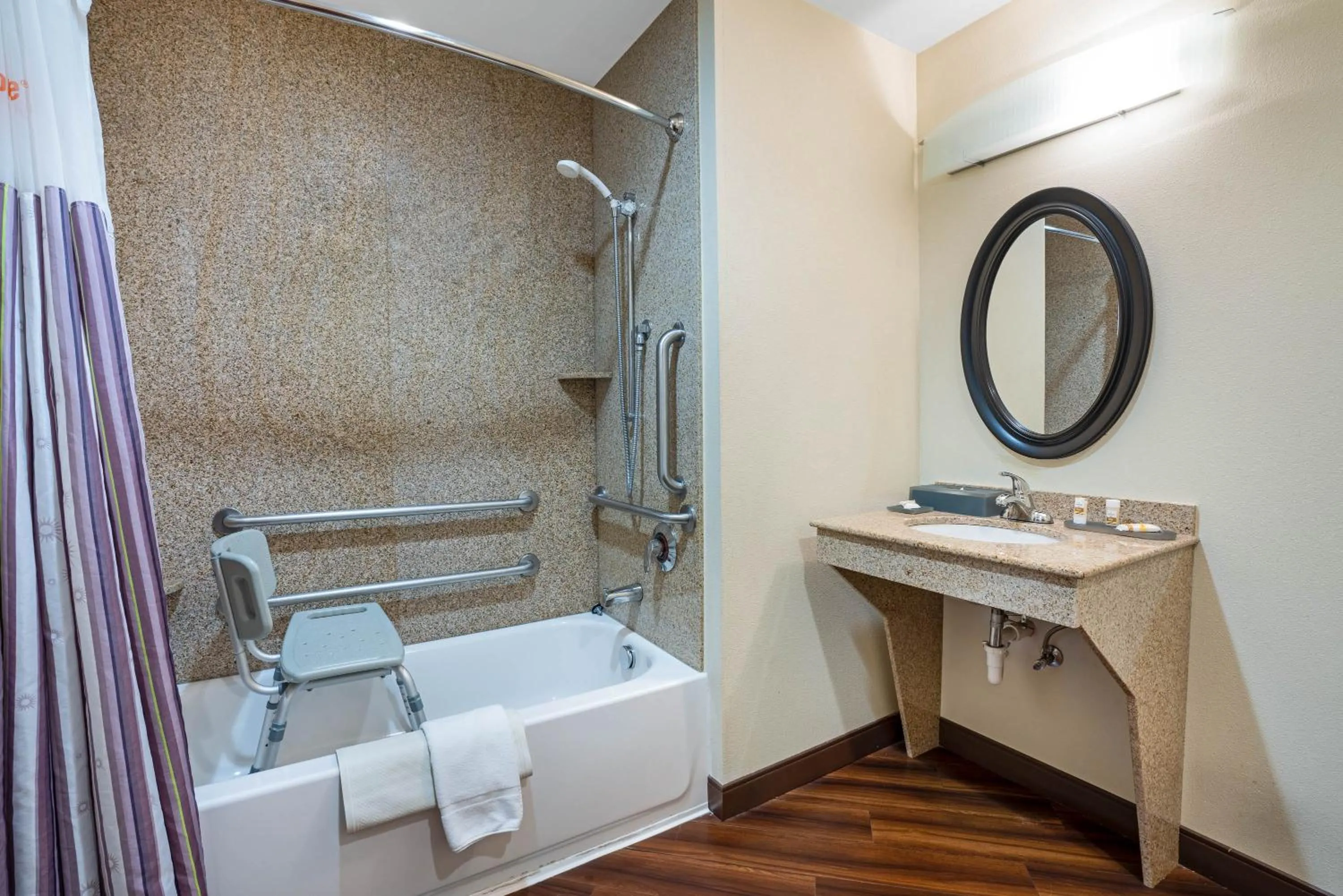 Bathroom in La Quinta by Wyndham Auburn