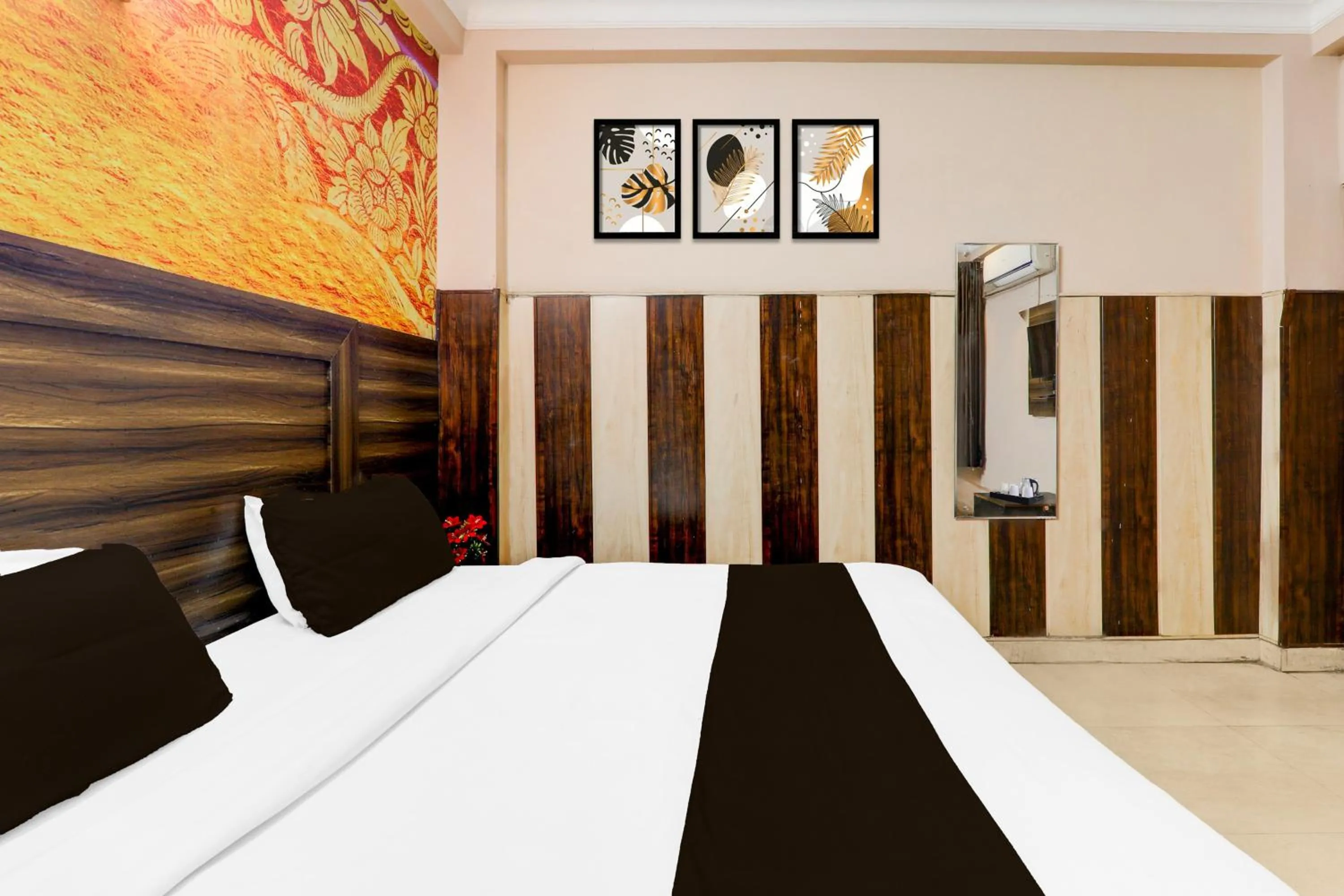 Bedroom, Bed in Super Hotel O Sharda Nagar Lucknow